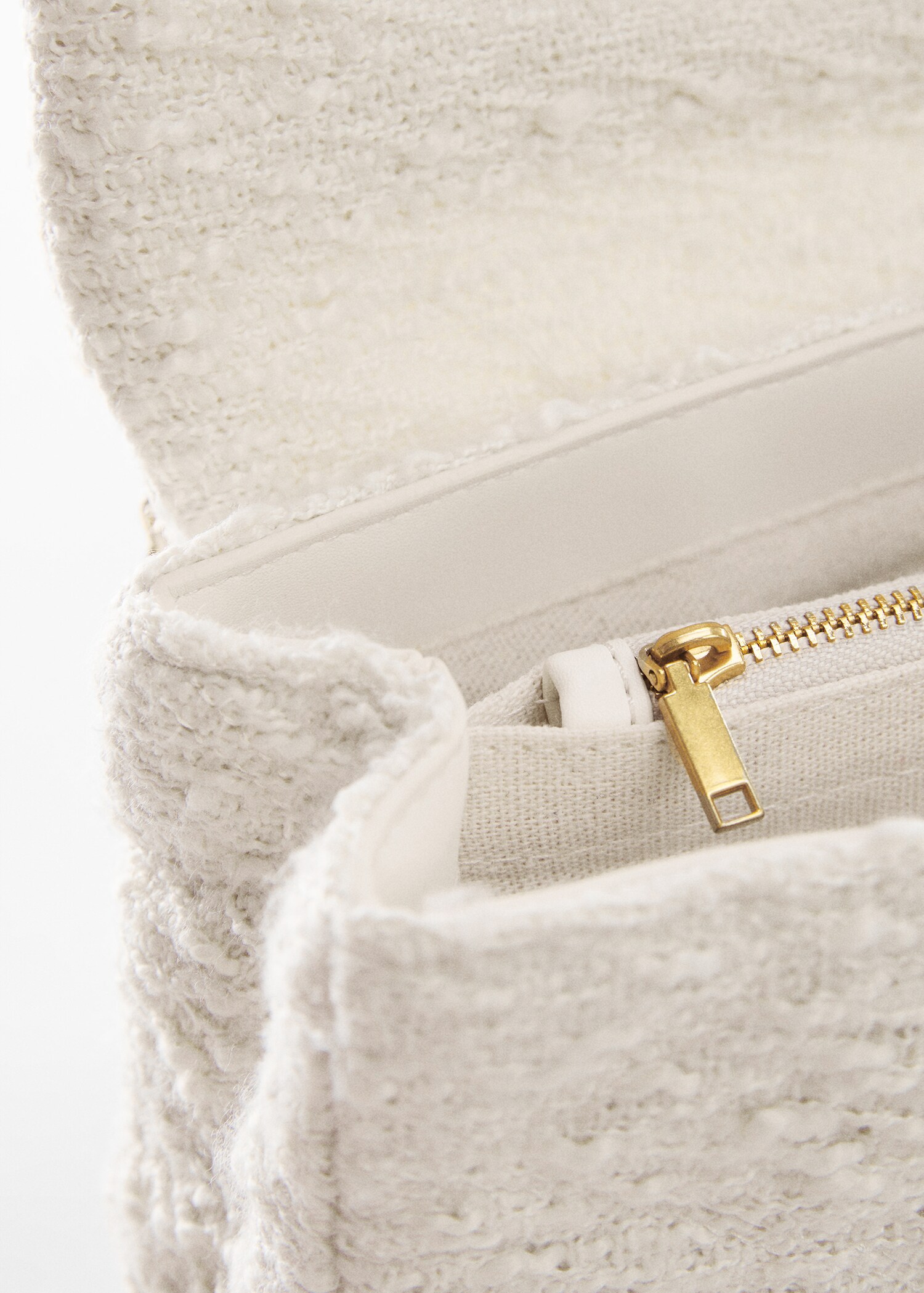 Textured chain bag - Details of the article 1