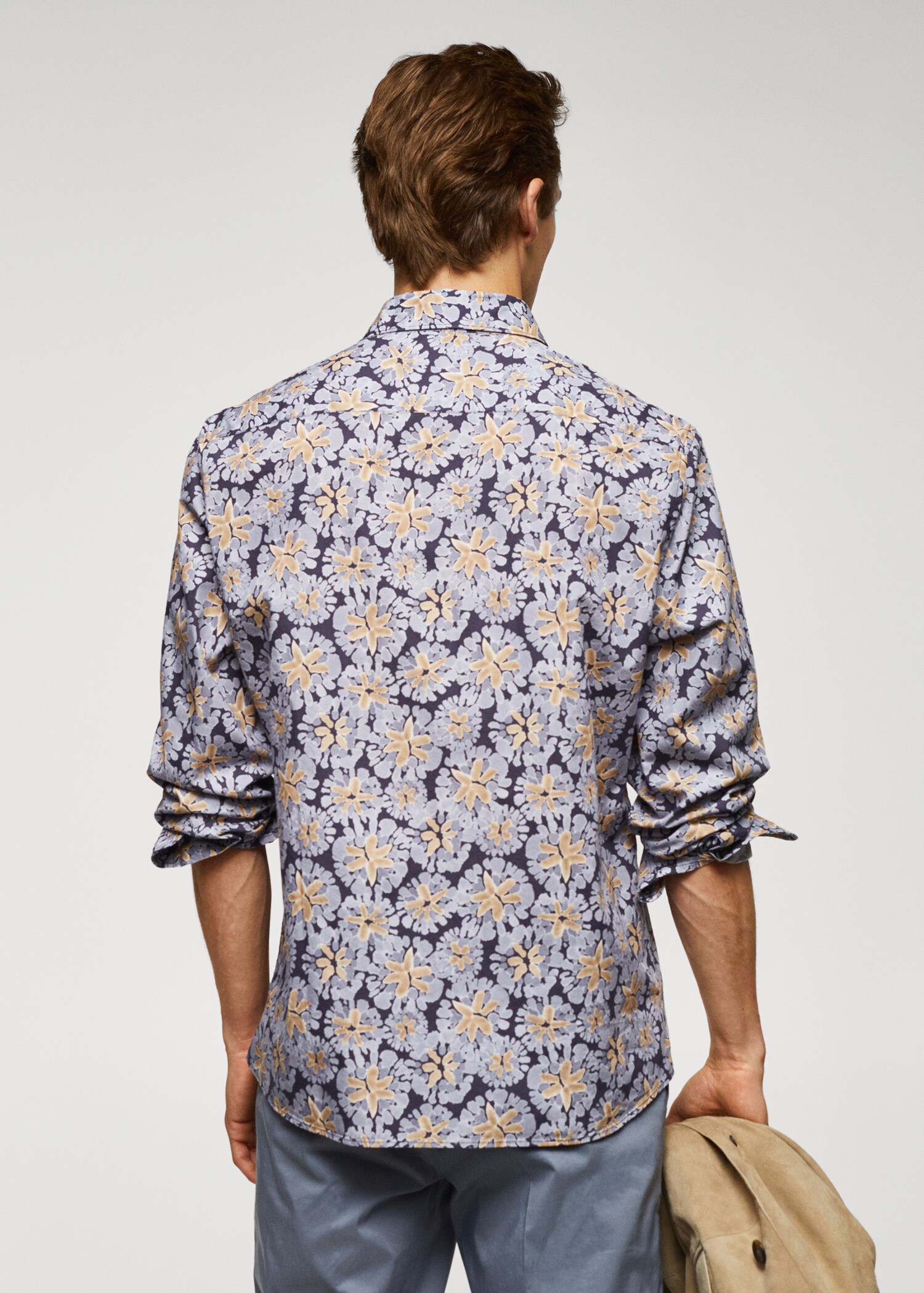 Camisa 100% algodón regular fit estampada - Reverso del artículo