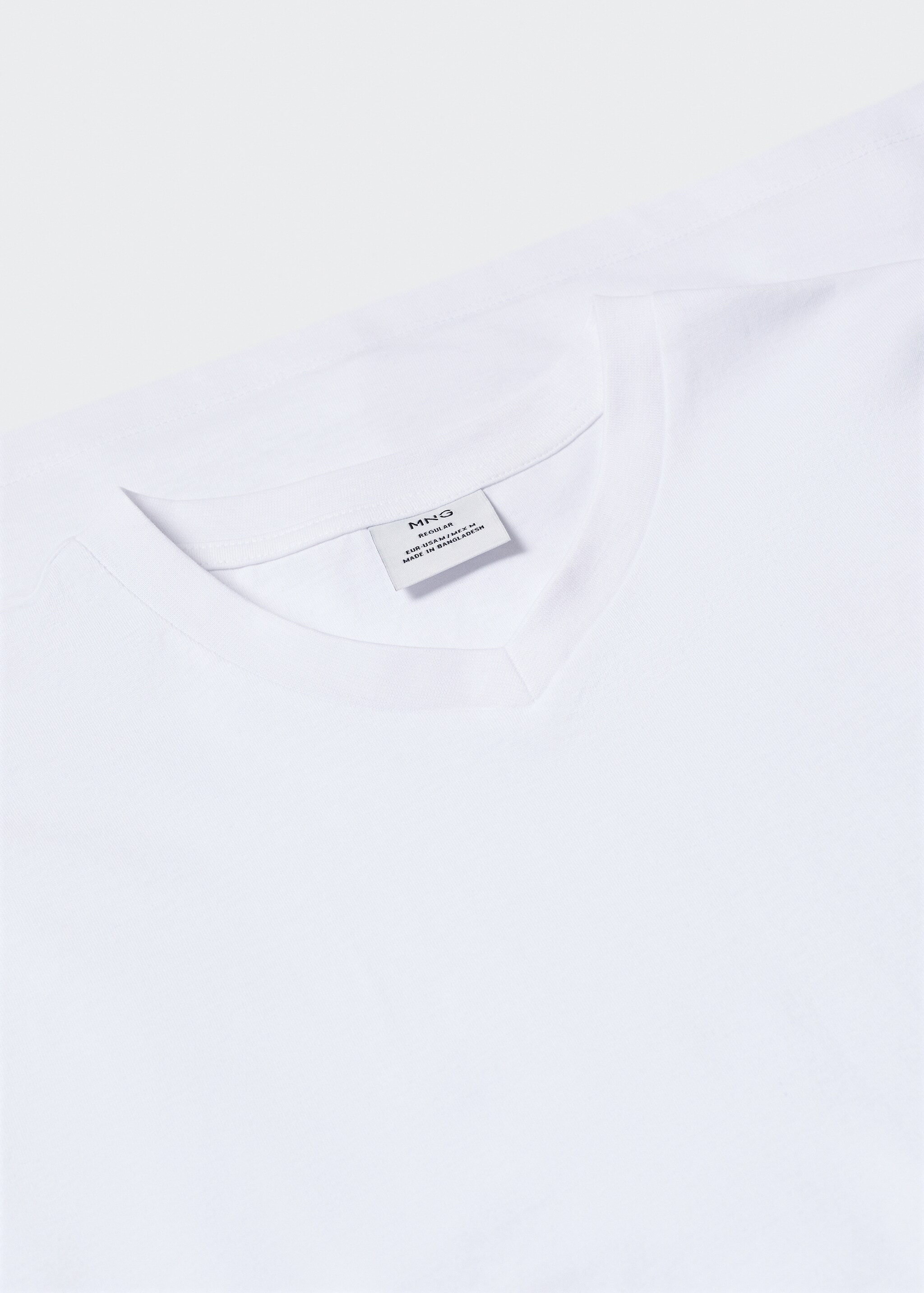 T-shirt básica de algodão com gola em V - Pormenor do artigo 8