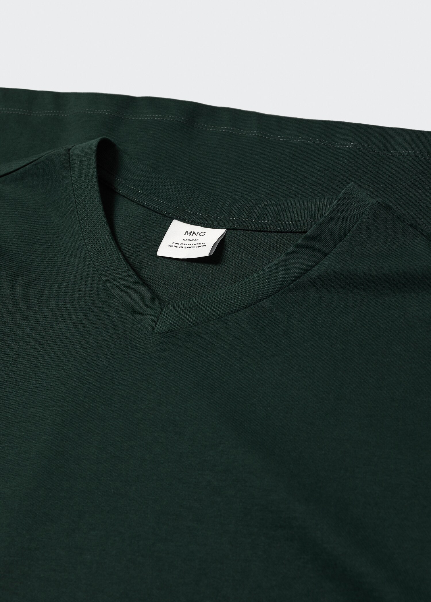 Basic cotton V-neck T-shirt - Details of the article 8