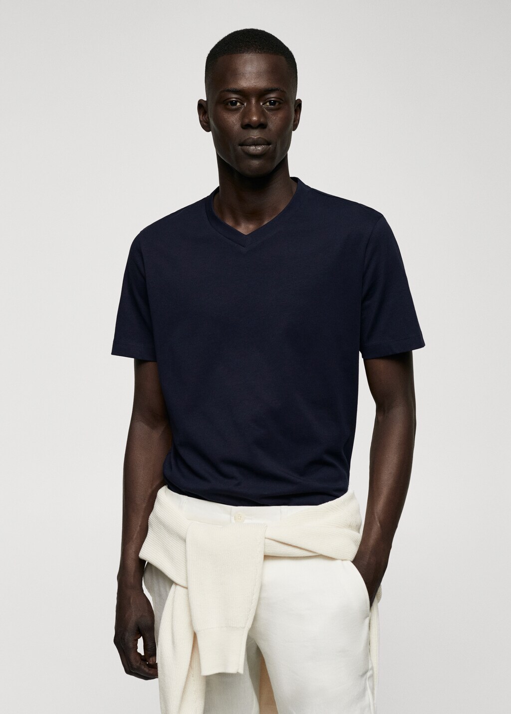 Katoenen basic T shirt met V hals Heren MANGO Suriname