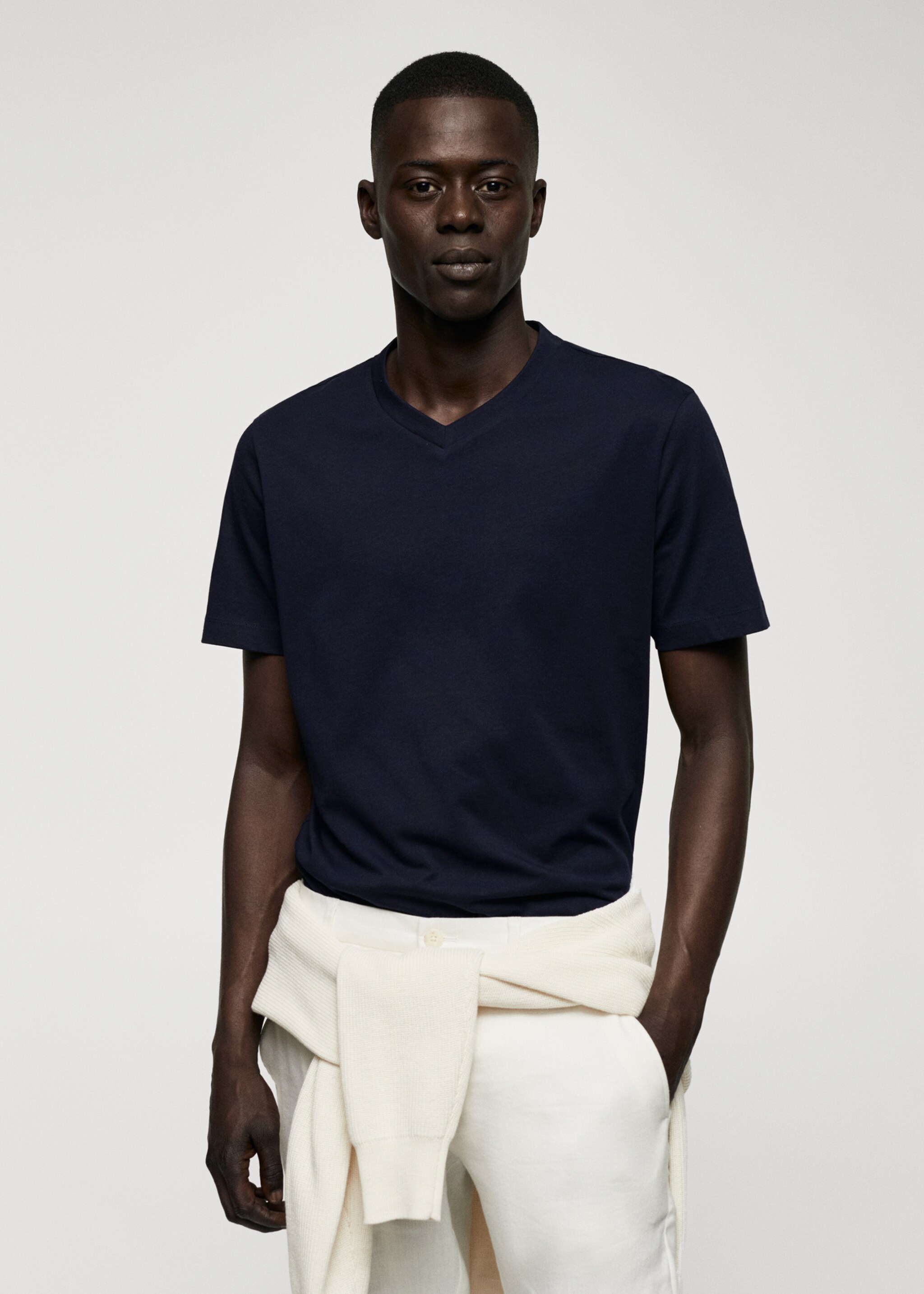 تي شيرت قطن أساسي برقبة على شكل V - رؤية وسط, كحلي غامق. Ref: 57010794-00.