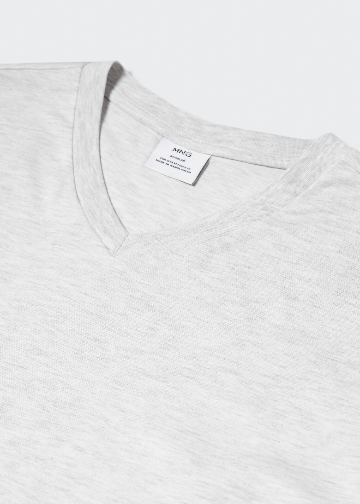 Basic cotton V-neck T-shirt - Details of the article 8