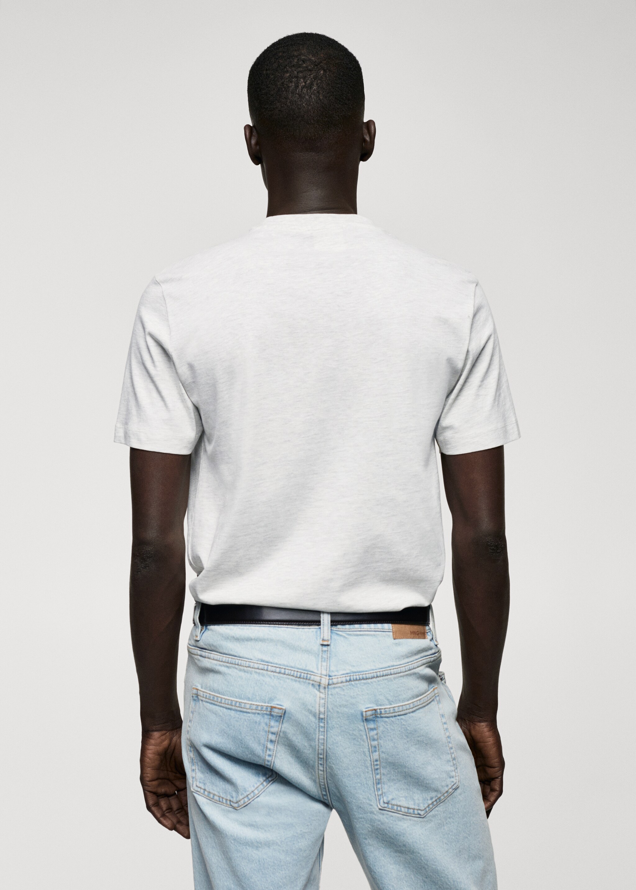 Basic cotton V-neck T-shirt - Reverse of the article