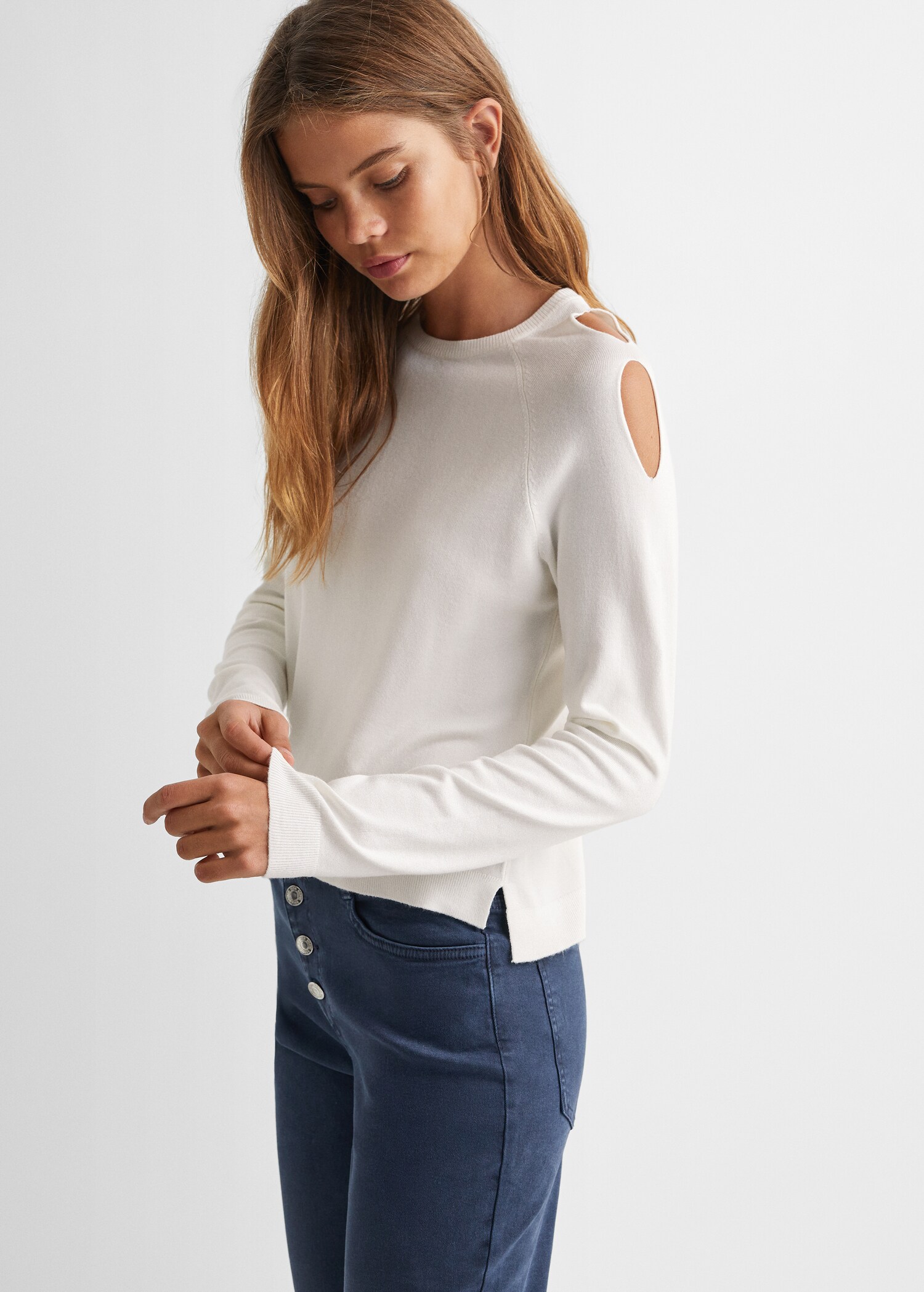 Cut-out sweater - Bild av mittparti
