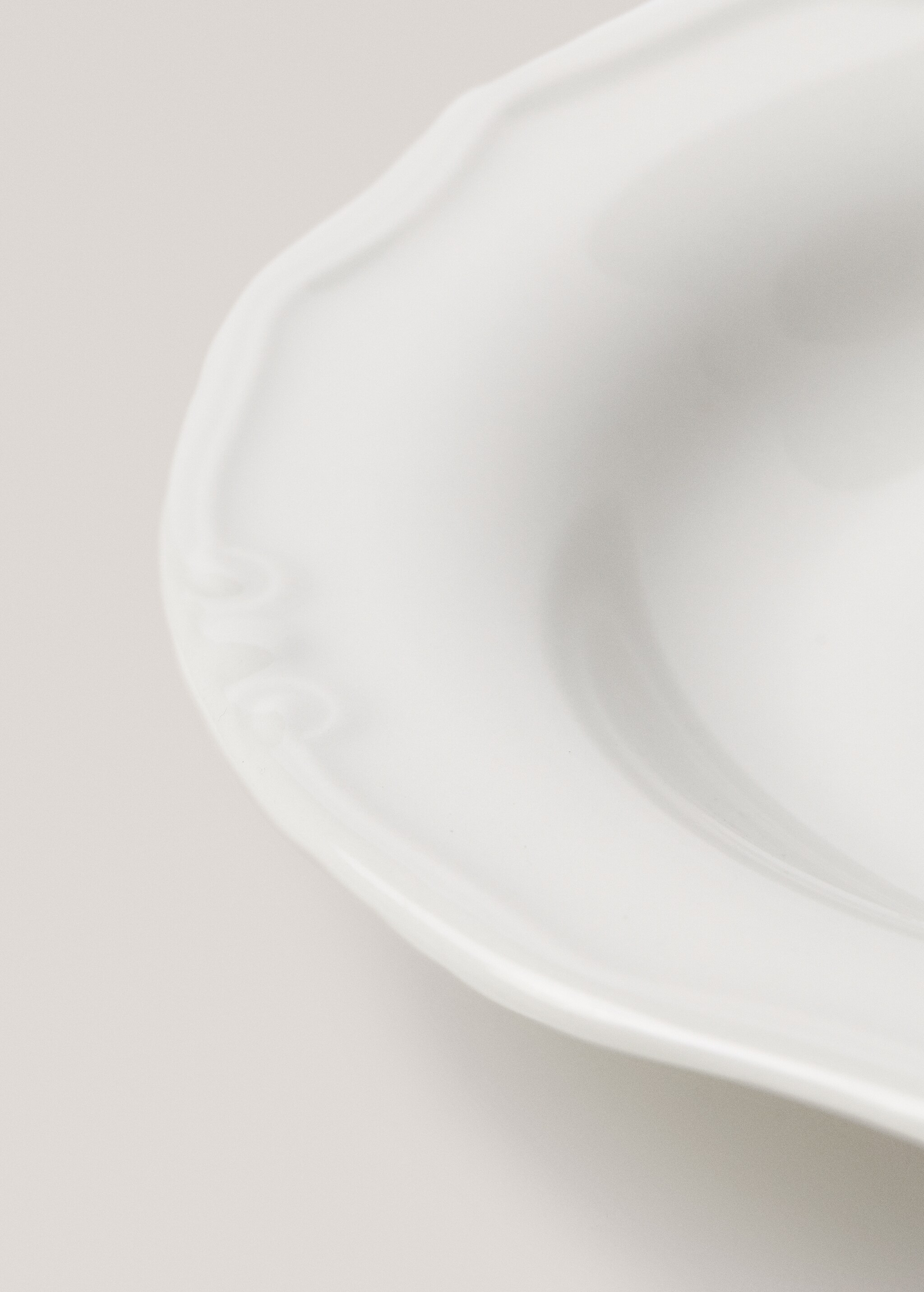 Porcelain romantic soup plate - Details of the article 3