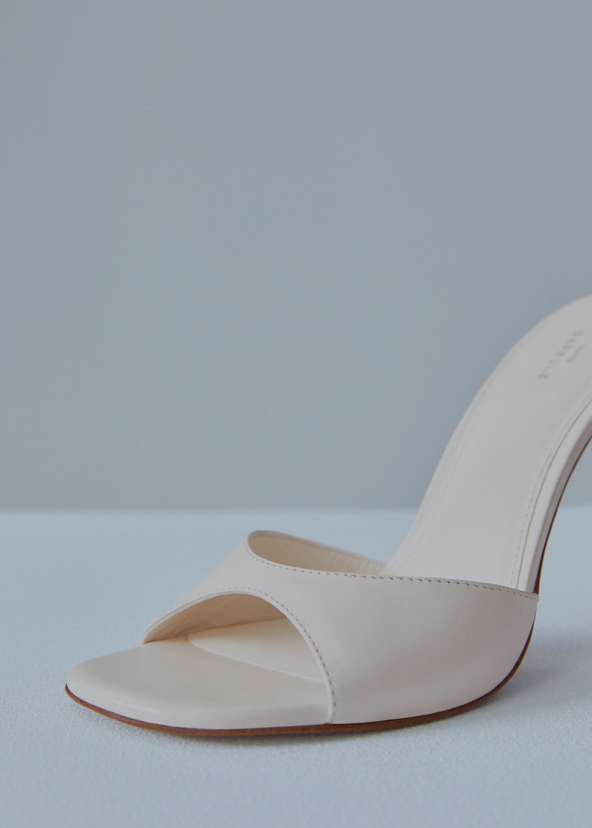 Slingback-heel leather sandals - Details of the article 1