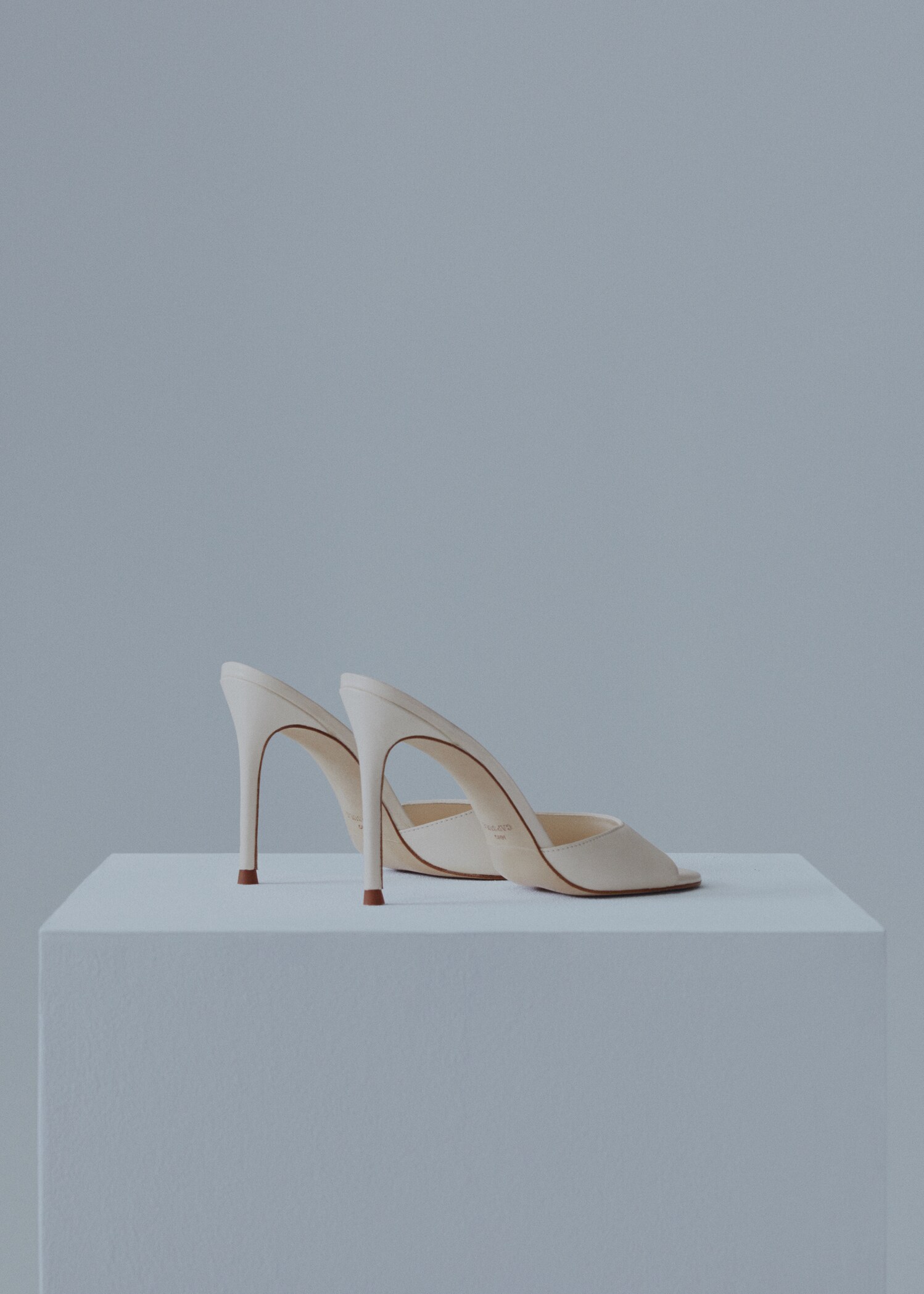 Slingback-heel leather sandals - Details of the article 3