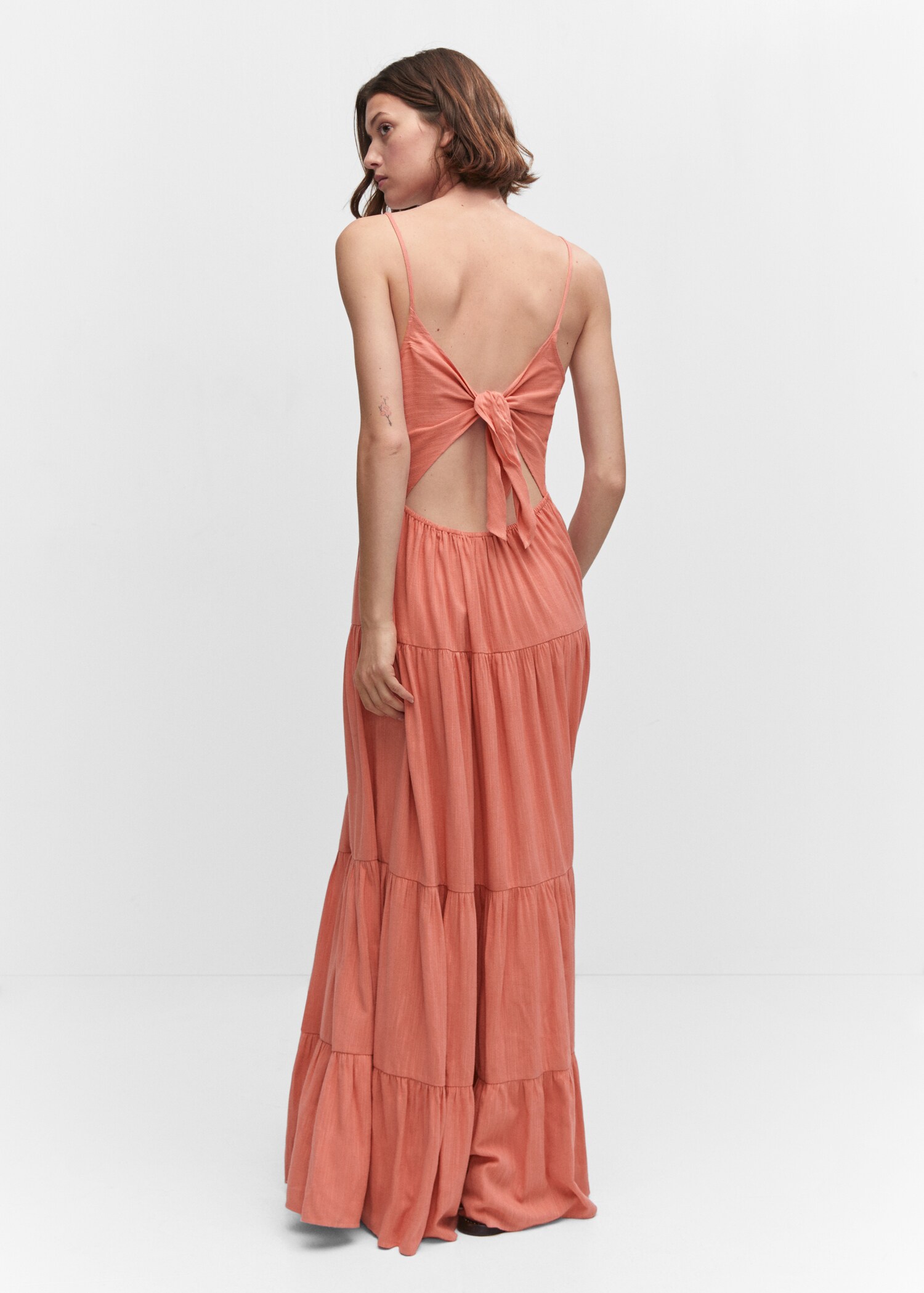 Besticktes Kleid mit ausgestelltem Rock - Rückseite des Artikels