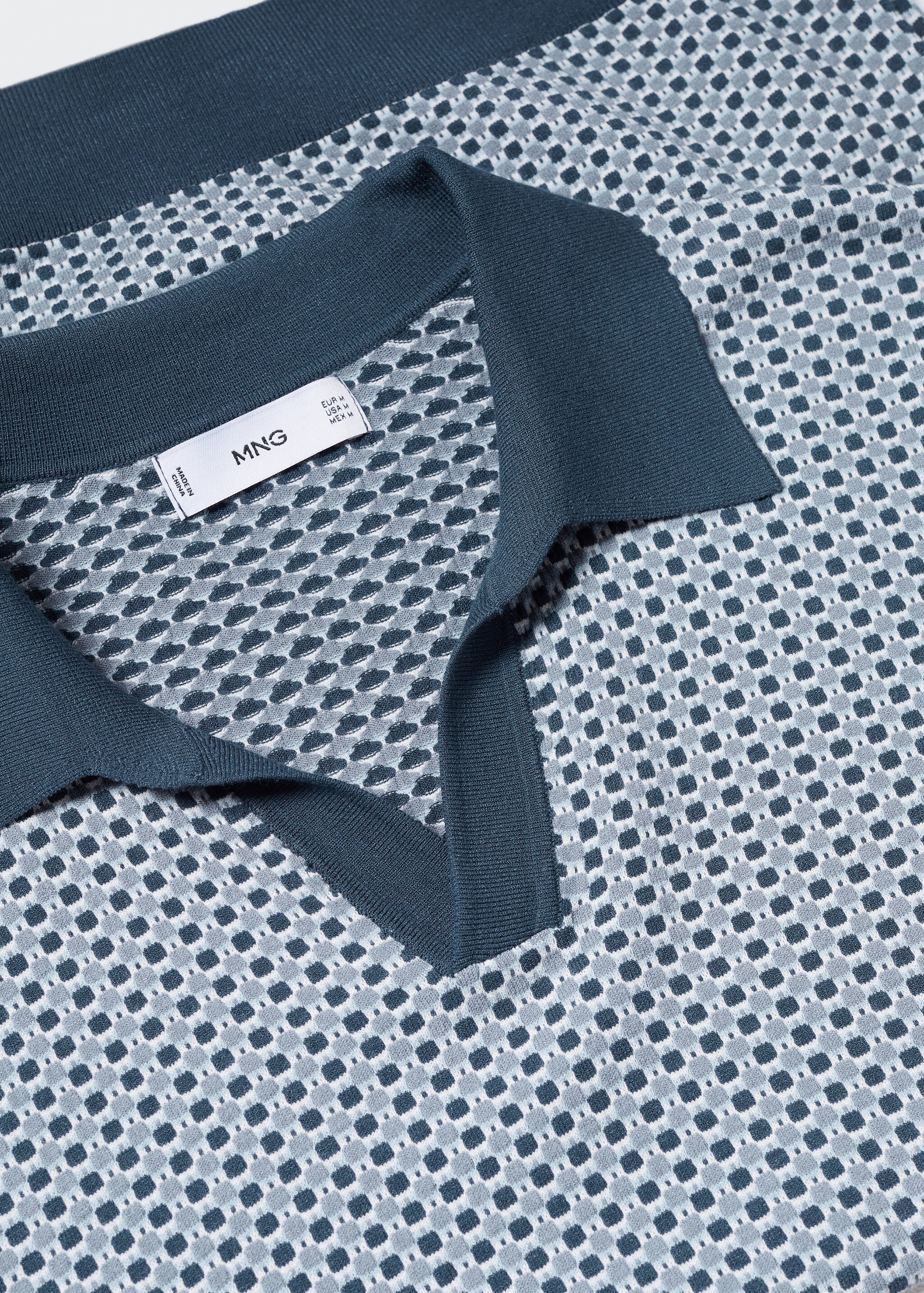 Fine-knit polo shirt with geometric structure - Details of the article 8