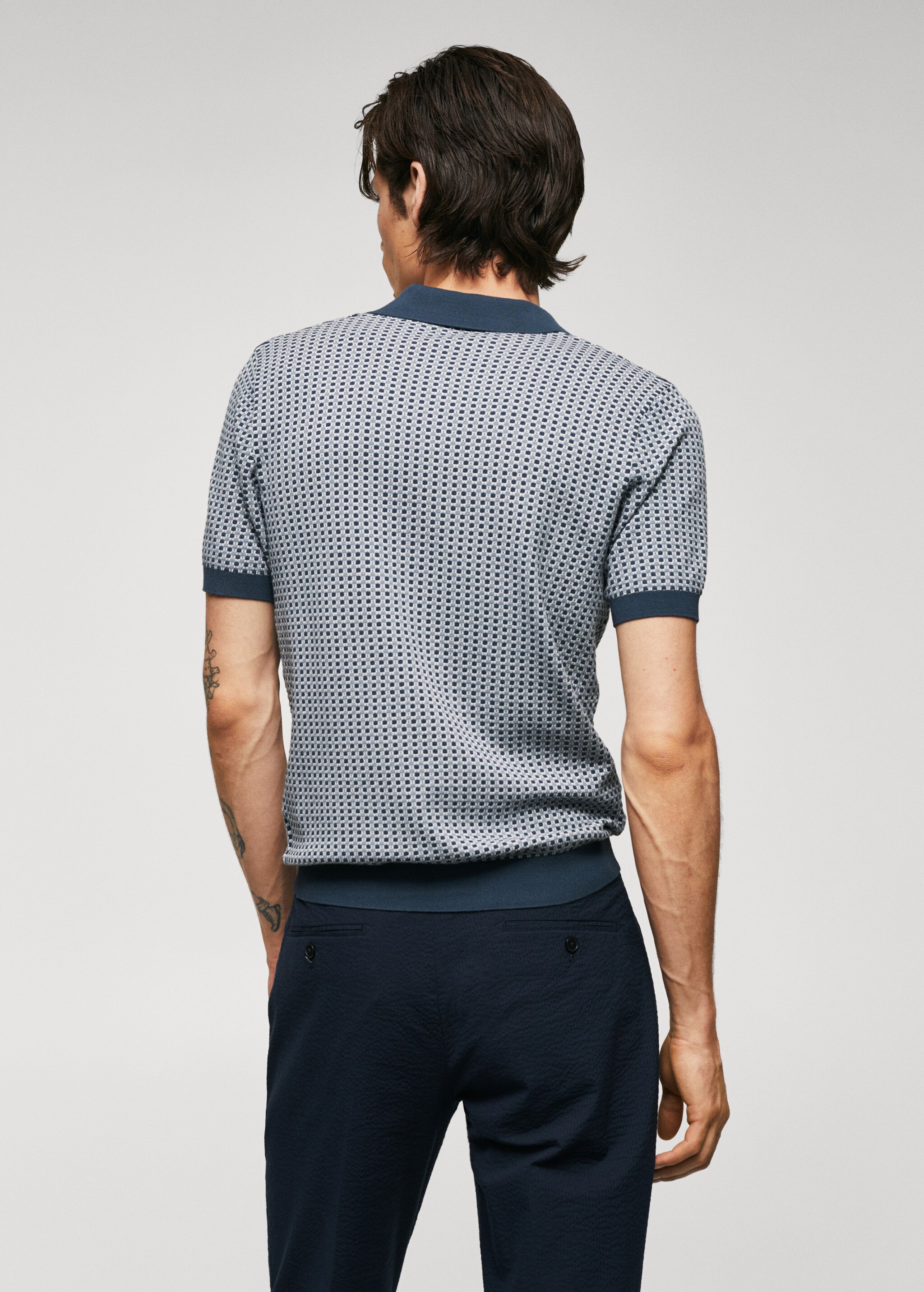 Fine-knit polo shirt with geometric structure - Reverse of the article
