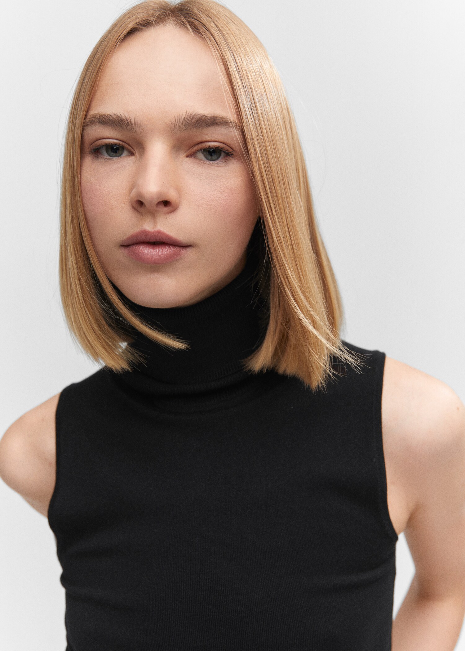 Turtleneck knit top - Details of the article 1