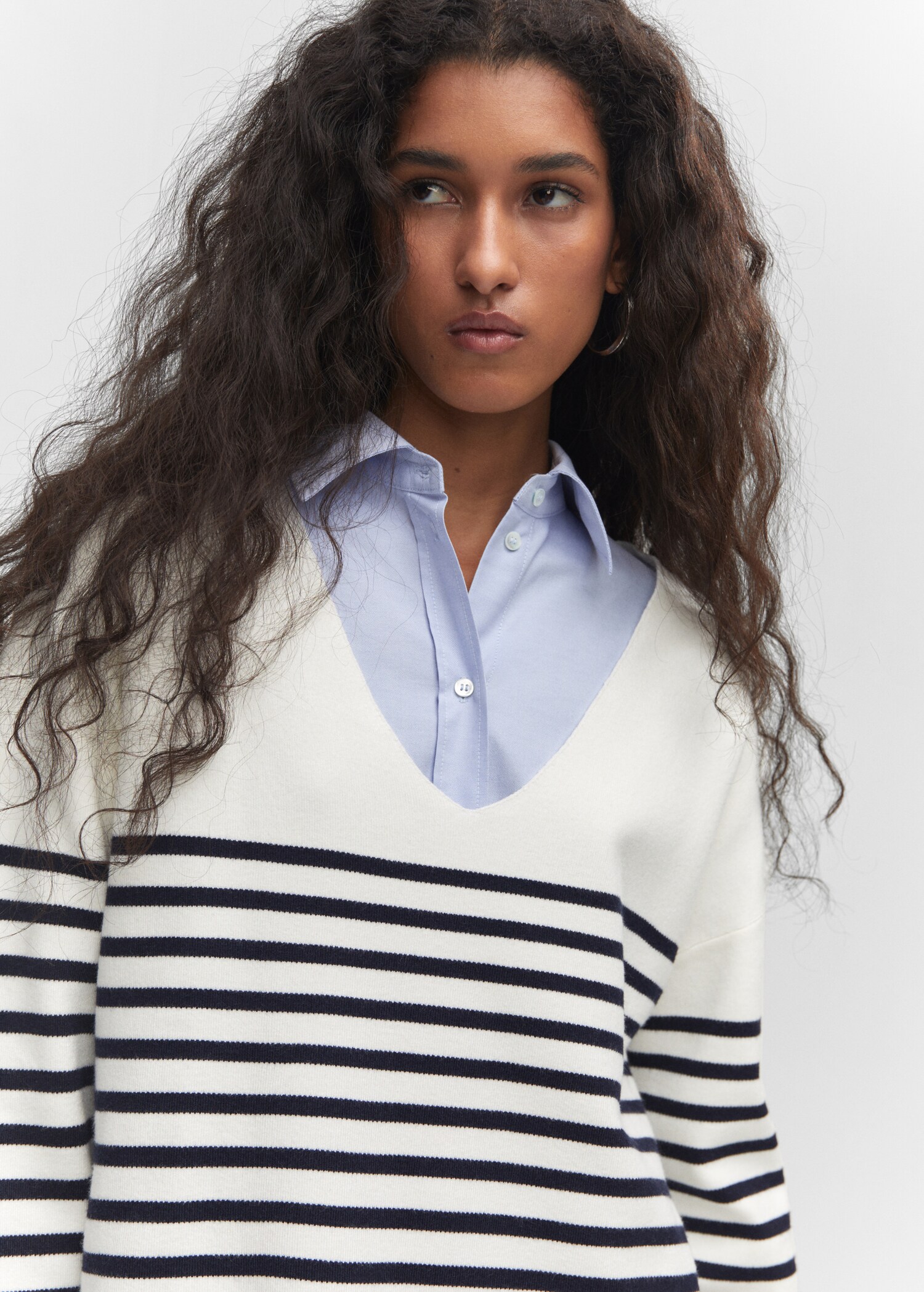 Oversized V-neck sweater - Details of the article 1