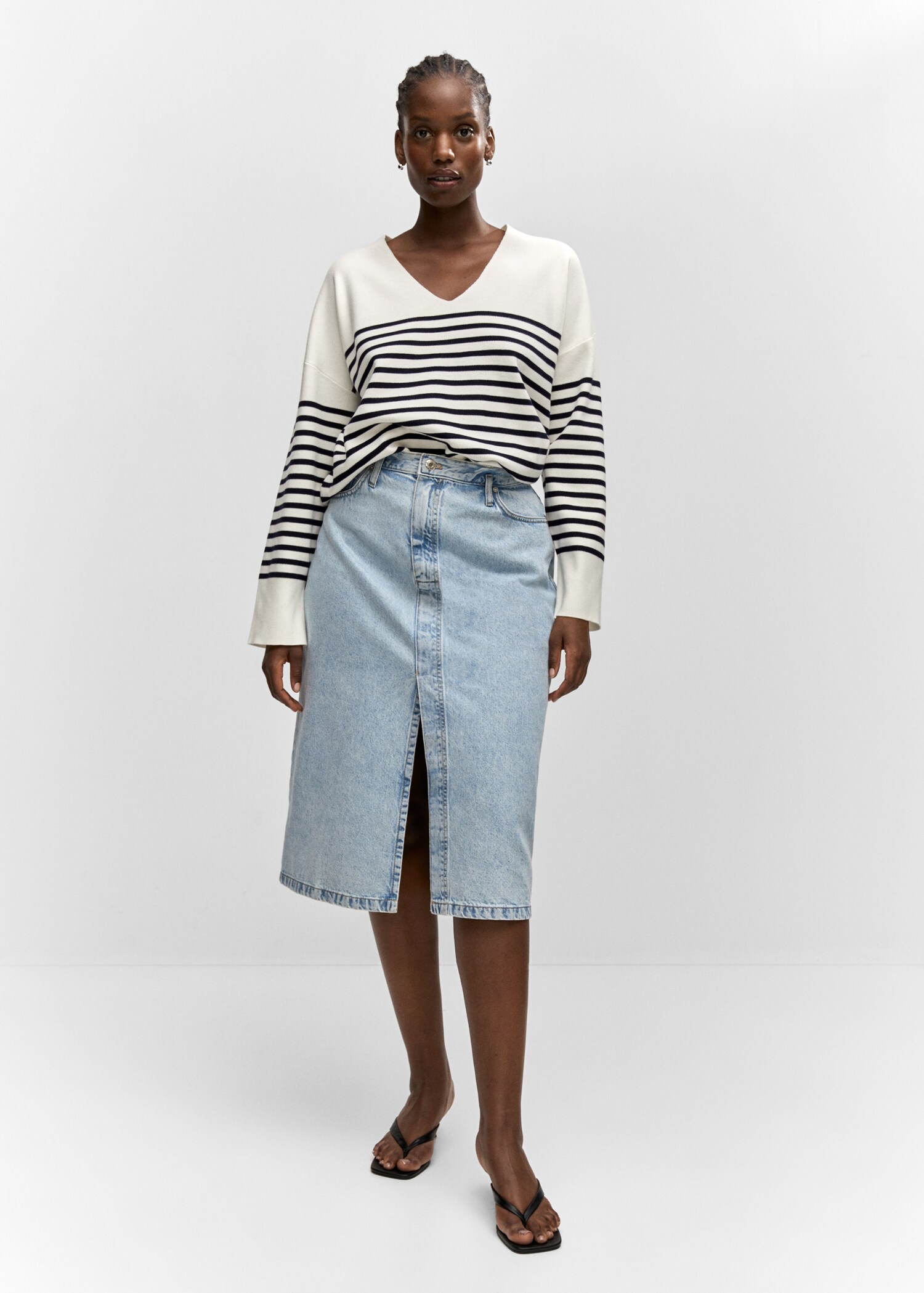 Oversized V-neck sweater - Details of the article 3