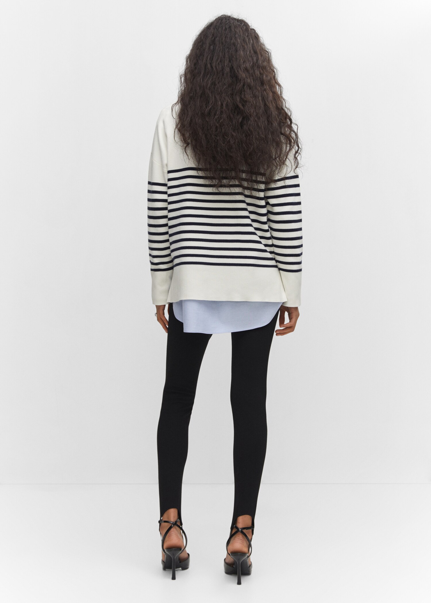 Oversized V-neck sweater - Reverse of the article