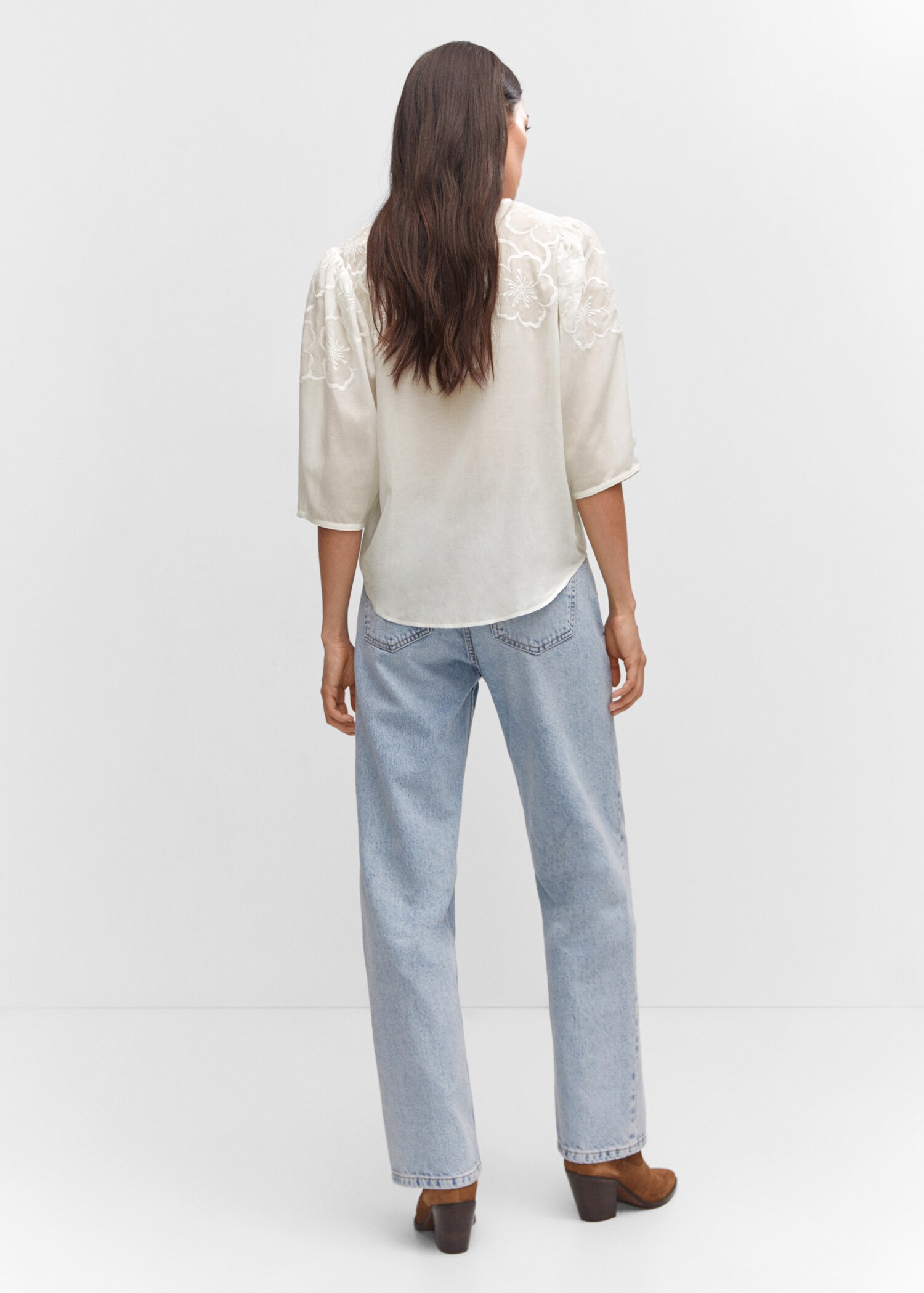 Blusa bordado flores - Reverso del artículo