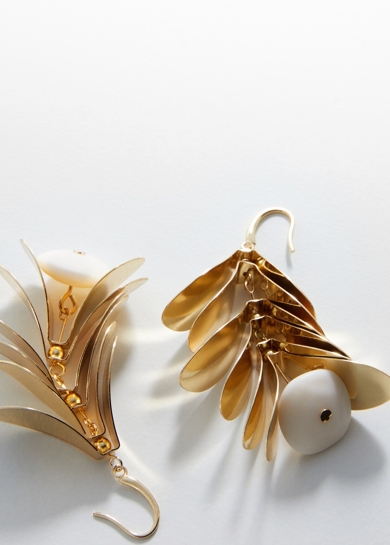 Metallic-leaves earrings - Medium plane