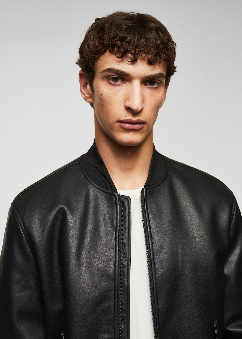 Cazadora bomber efecto piel