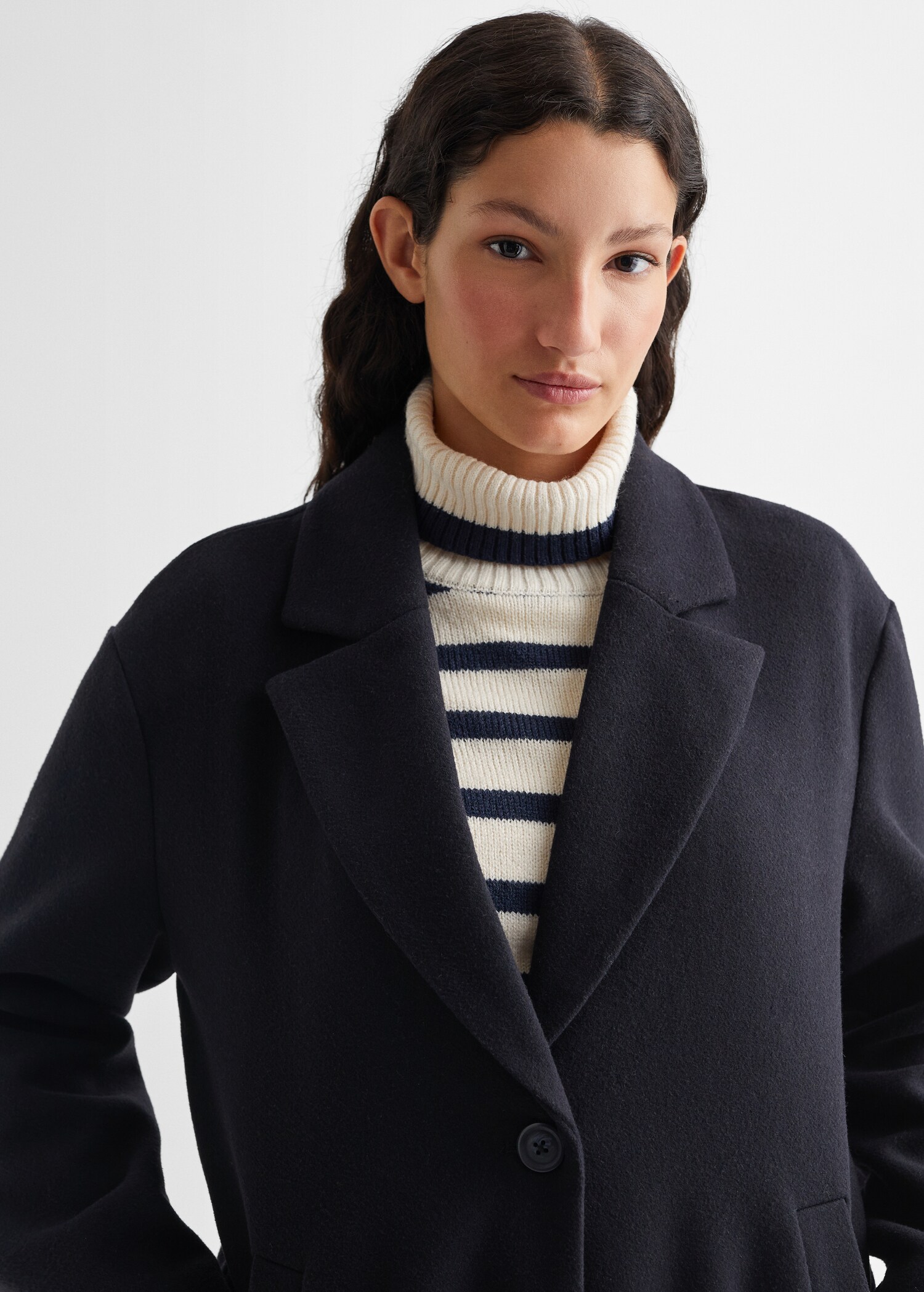 Lapelled straight-cut coat - Details of the article 1