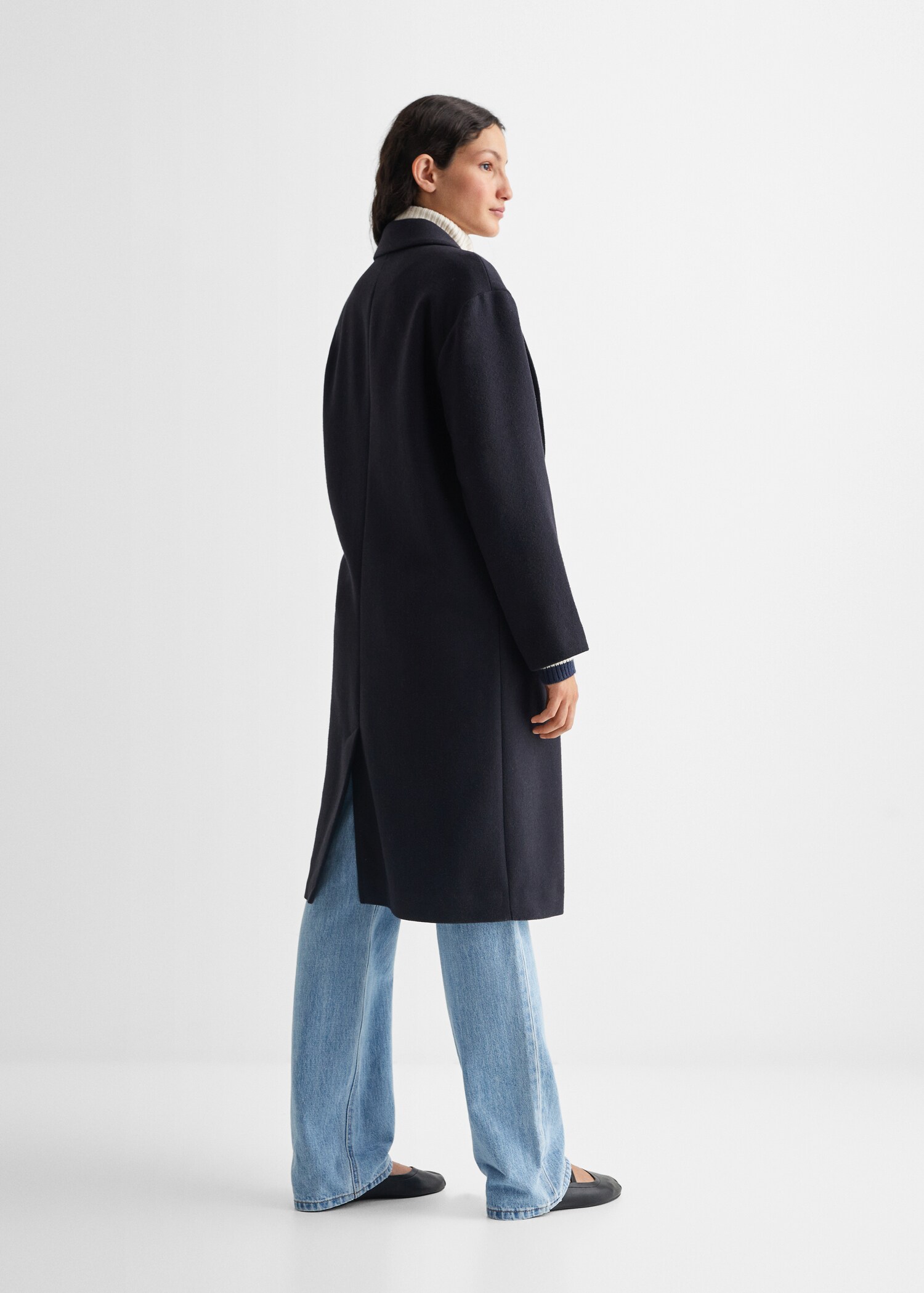 Lapelled straight-cut coat - Reverse of the article