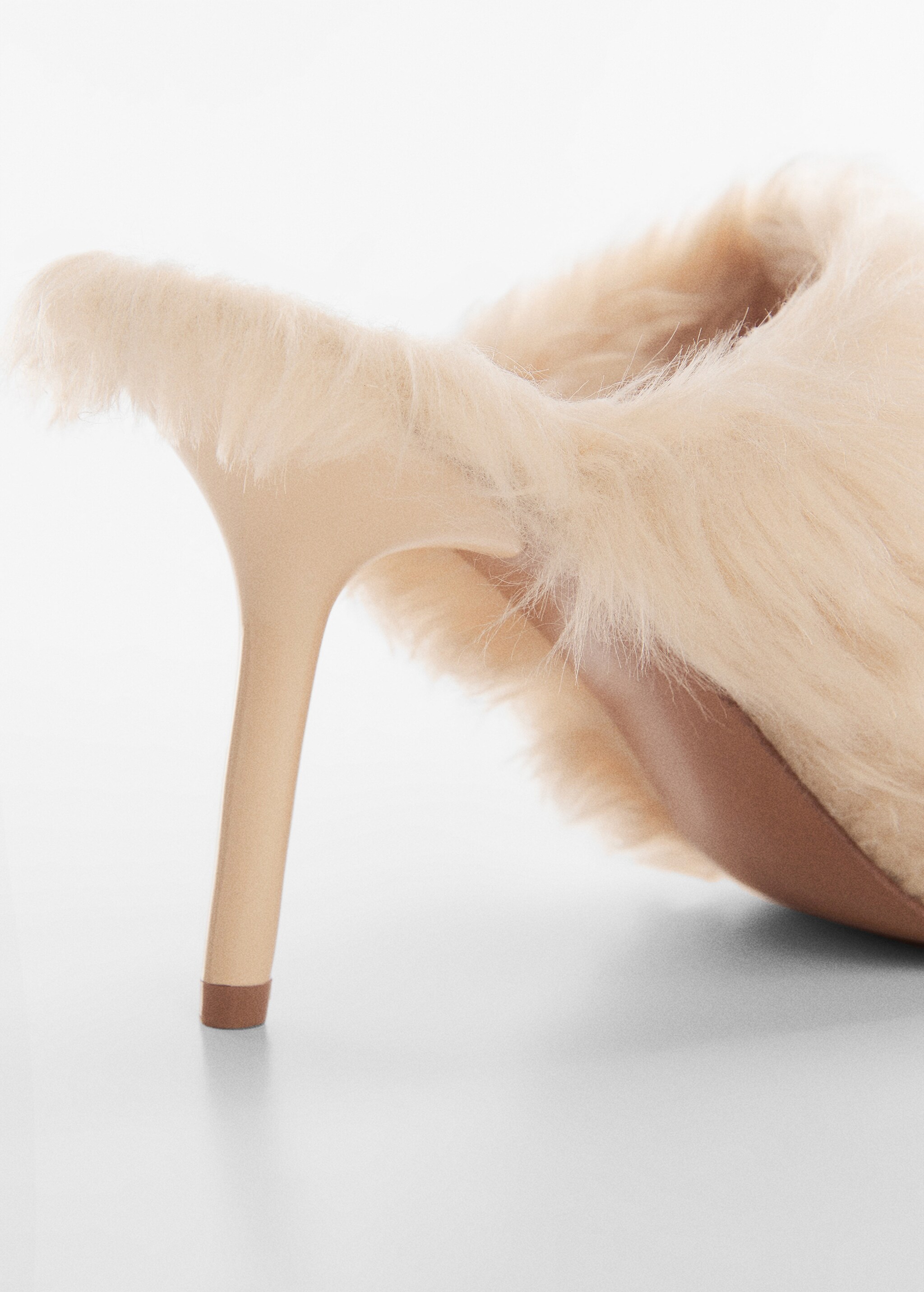 Fur heel shoes - Details of the article 2