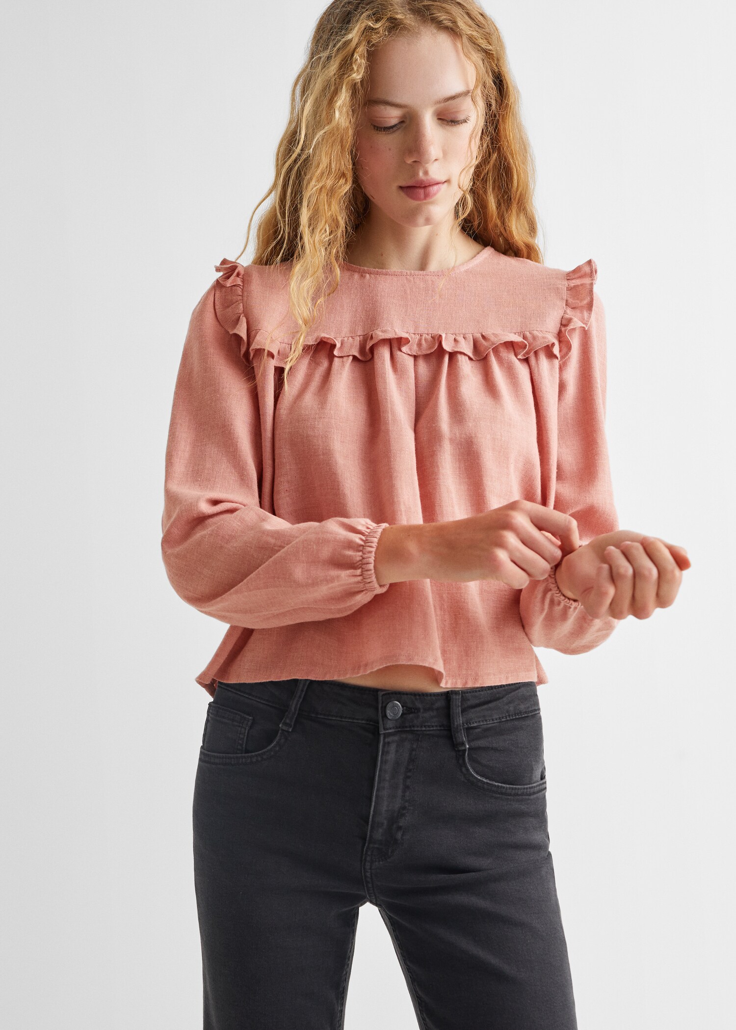 Cotton blouse with ruffle detail - Medium plane
