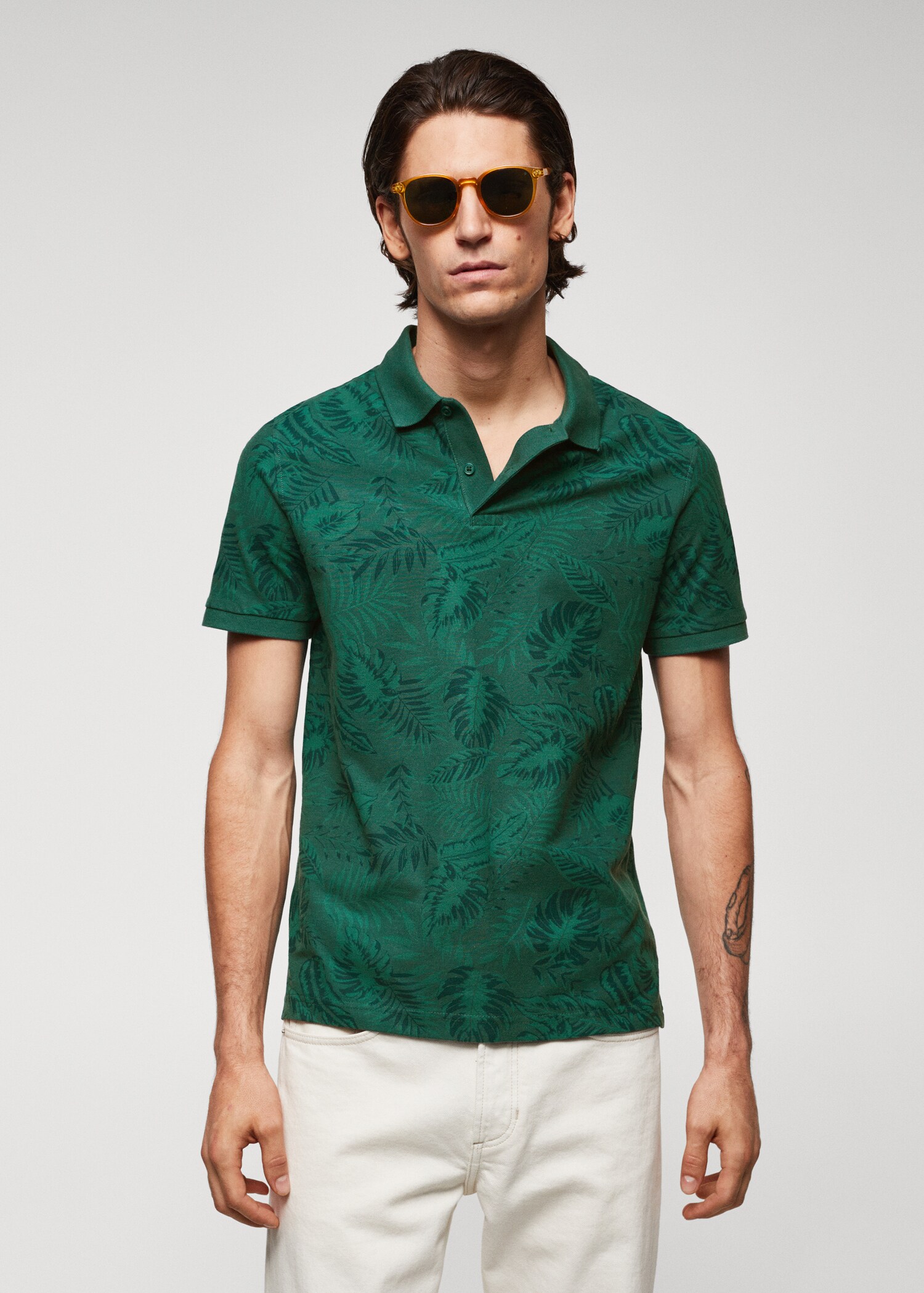 Polo estampado palmeras - Plano medio