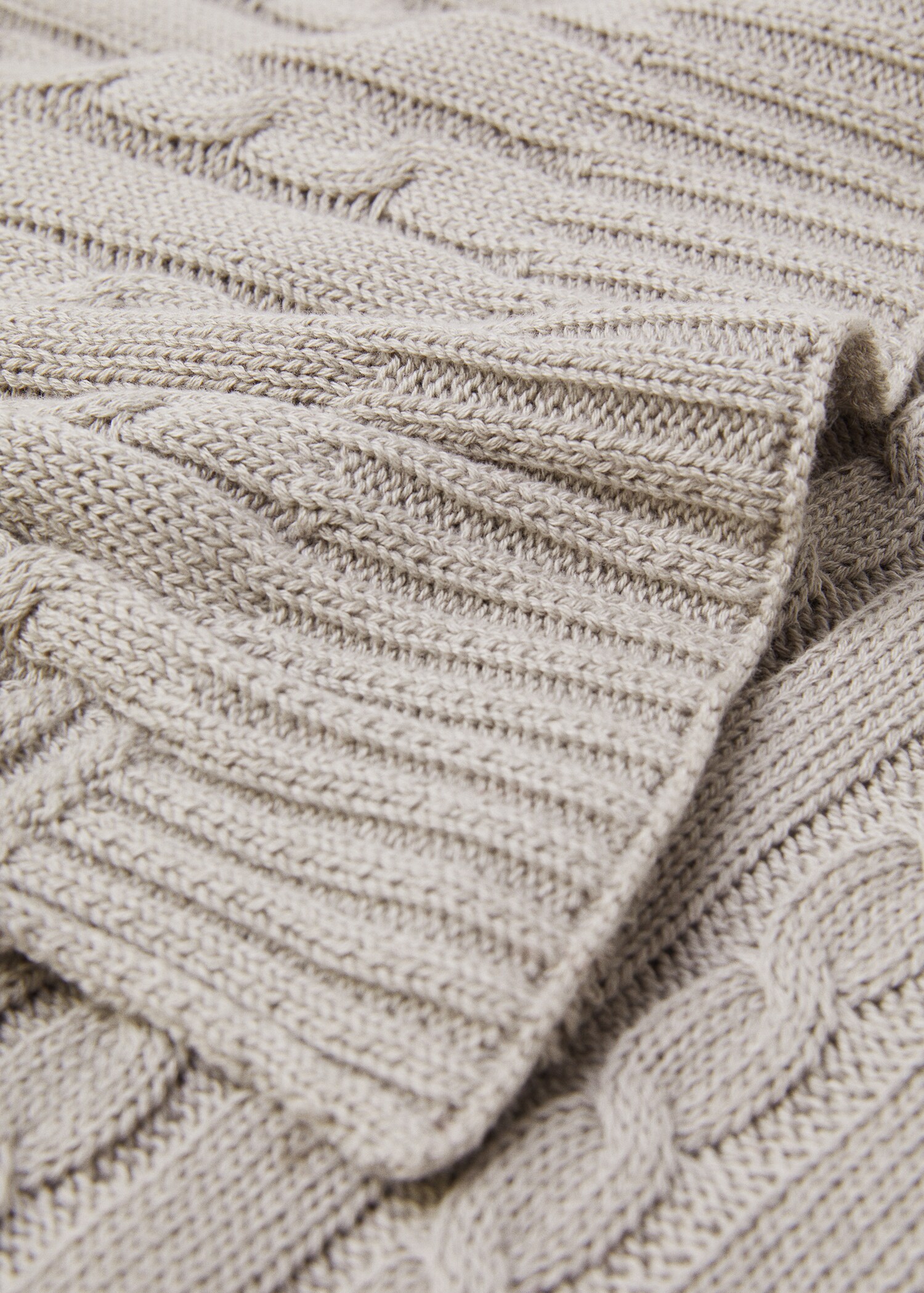 Braided-design blanket 130x180cm - Details of the article 1