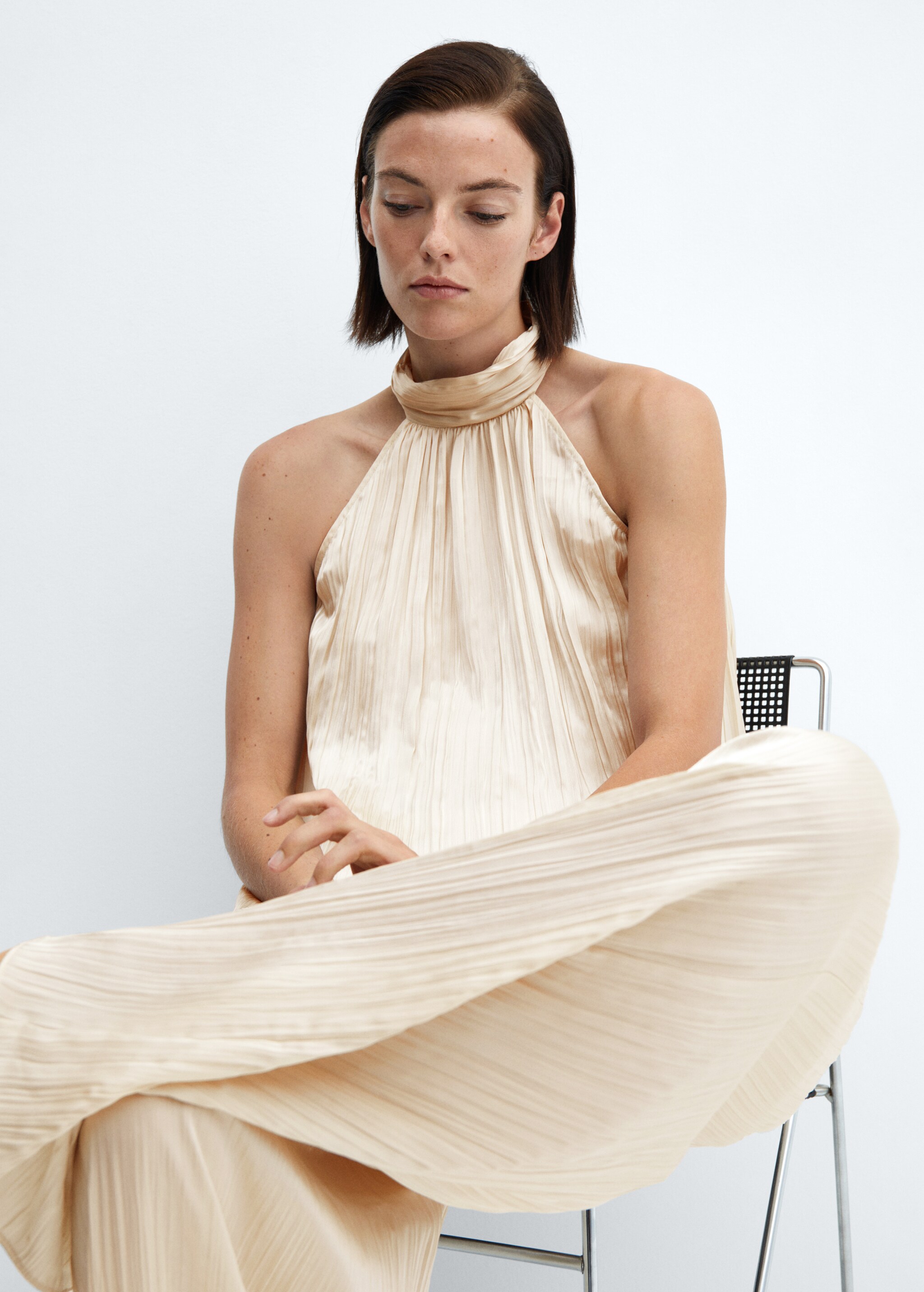 Halter-neck pleated top - Details of the article 2