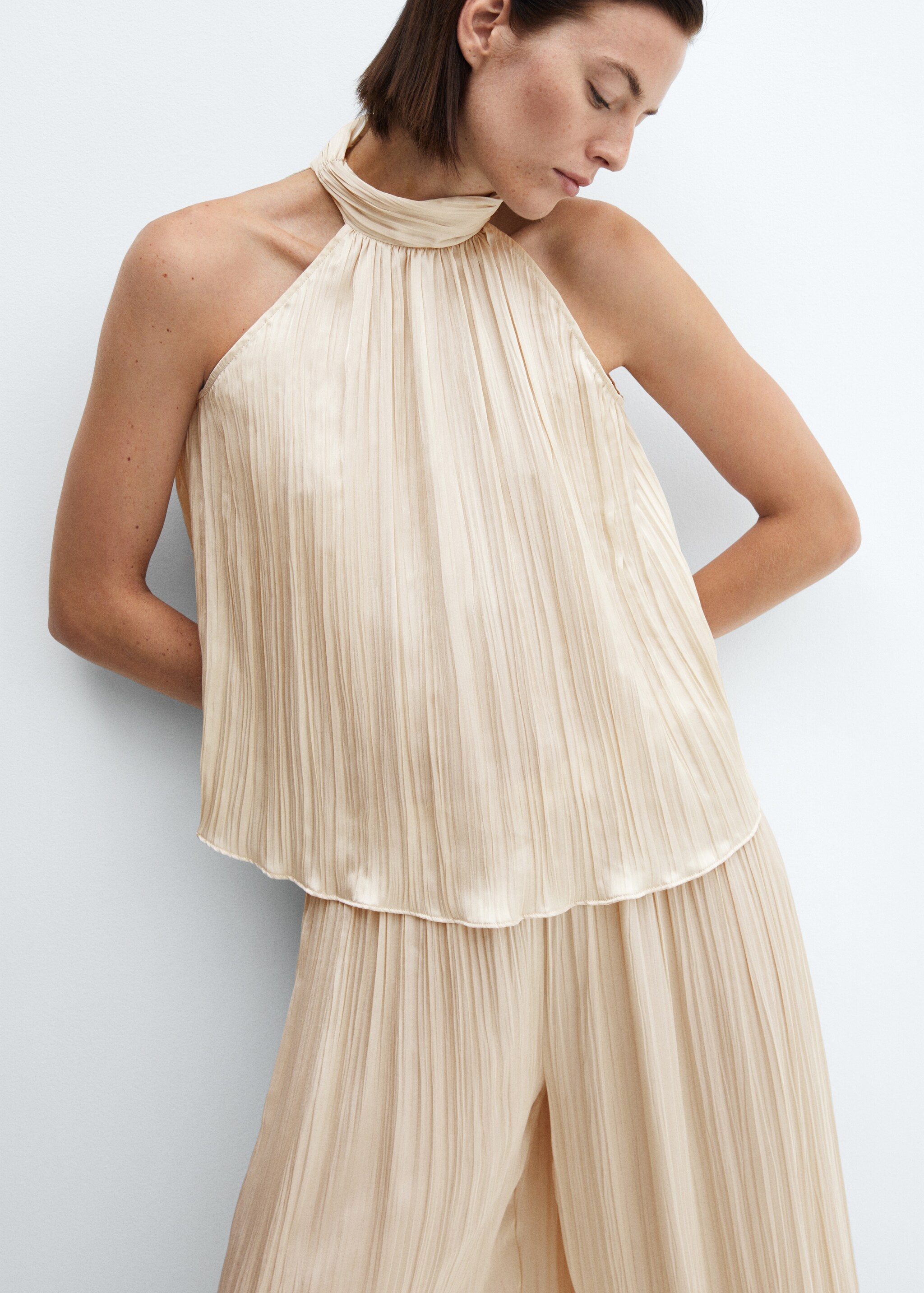Halter-neck pleated top - Details of the article 4