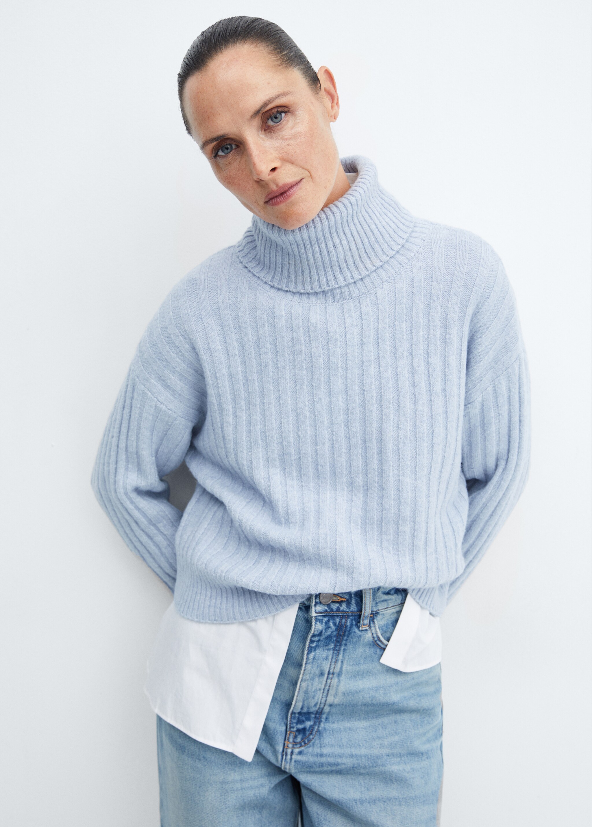 Rolled neck cable sweater - Medium plane