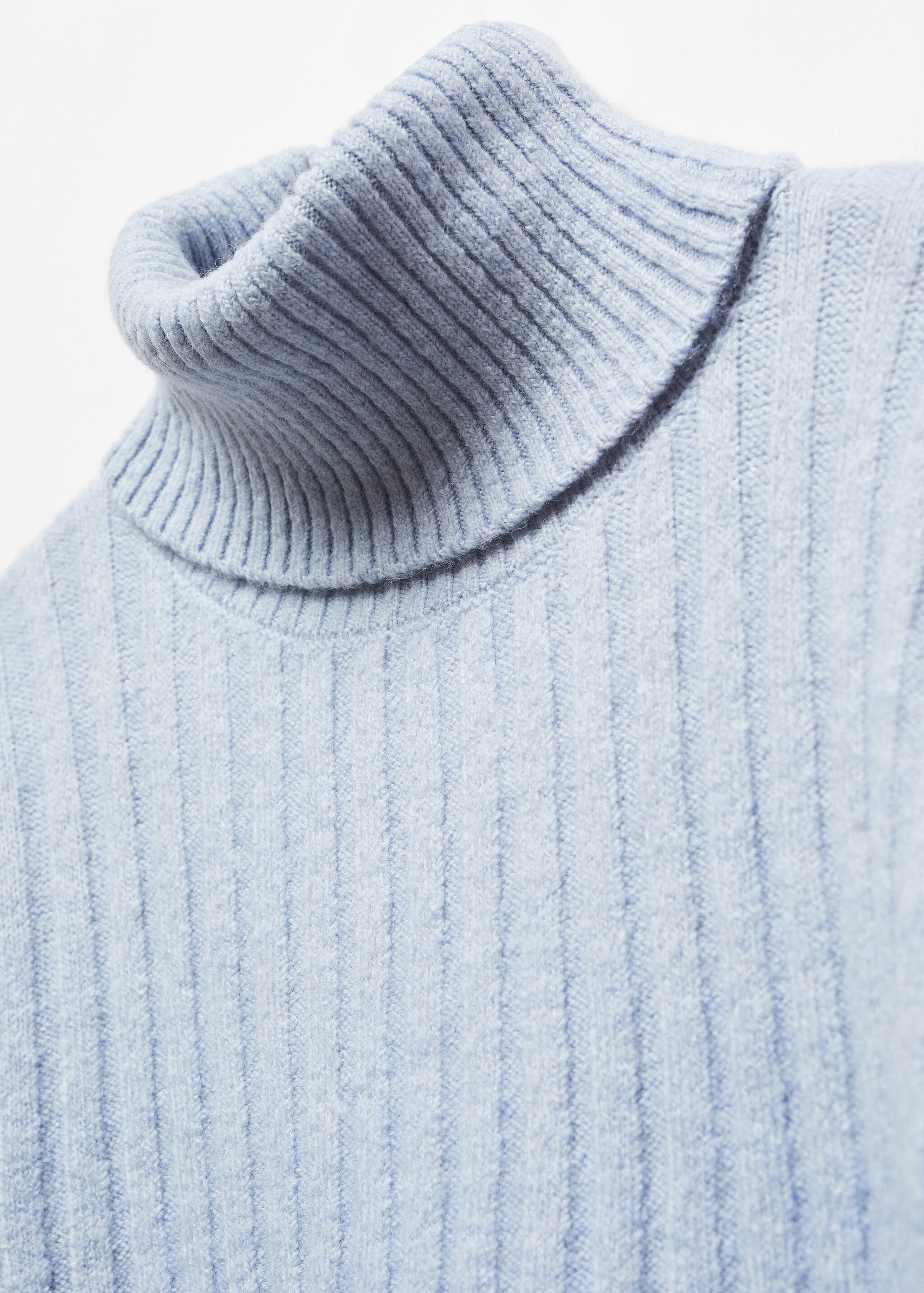 Rolled neck cable sweater - Details of the article 8