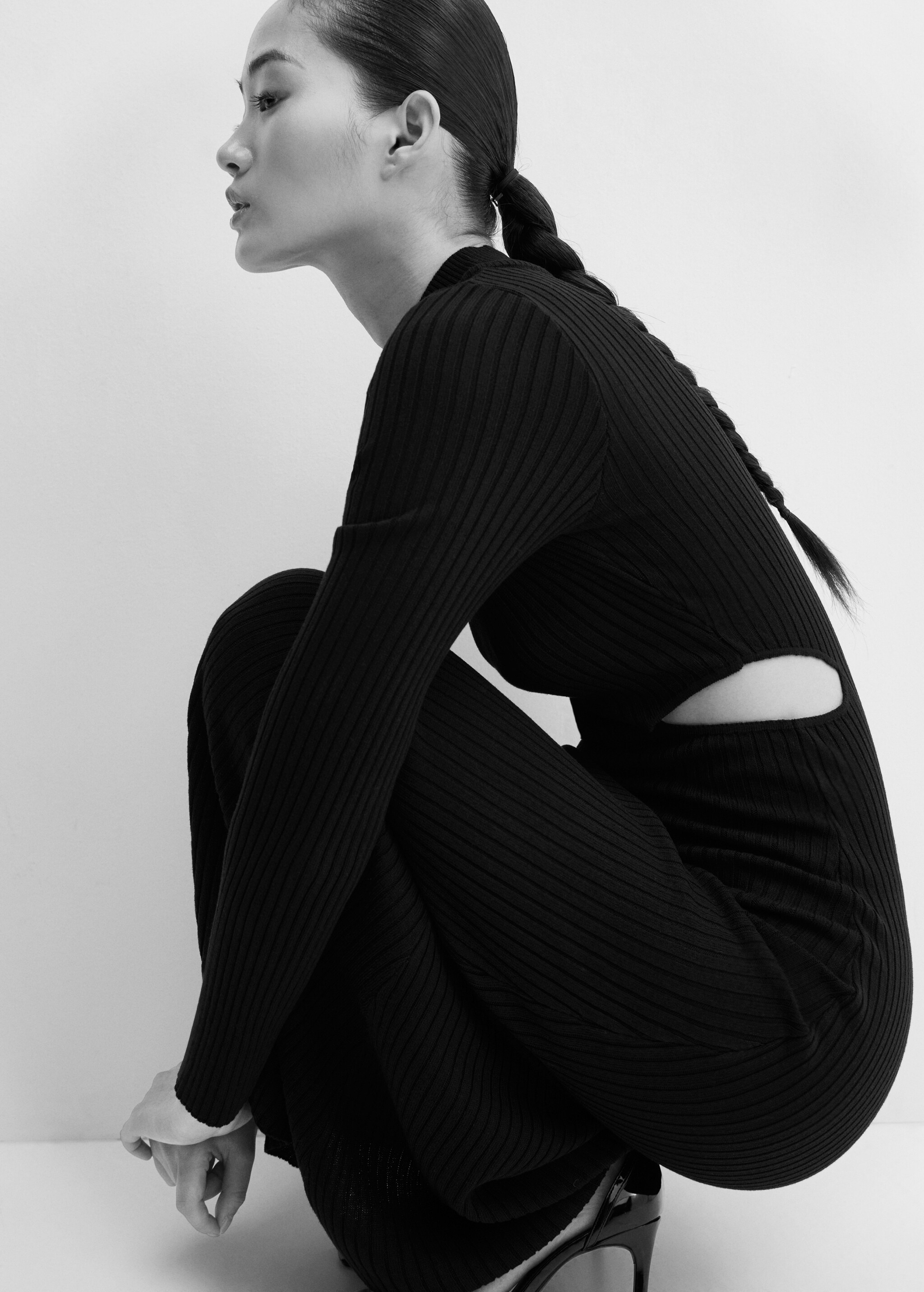 Rib-knit dress with slits - Details of the article 2