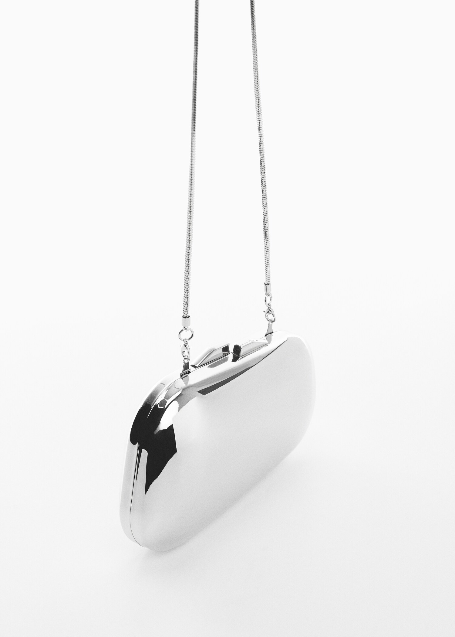 Sac pochette métallique - Plan moyen