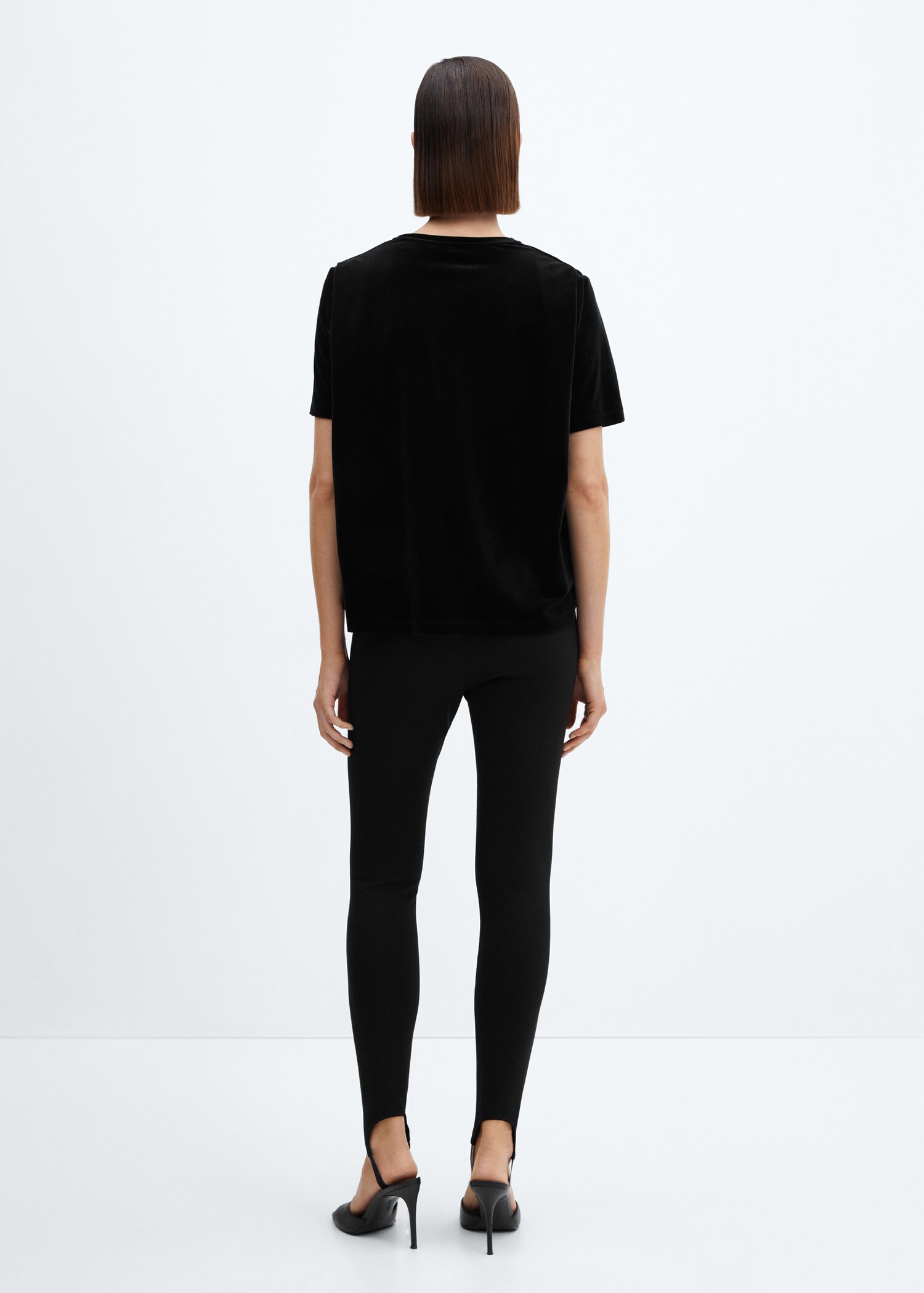 T-shirt with velvet shoulder pads  - Reverse of the article