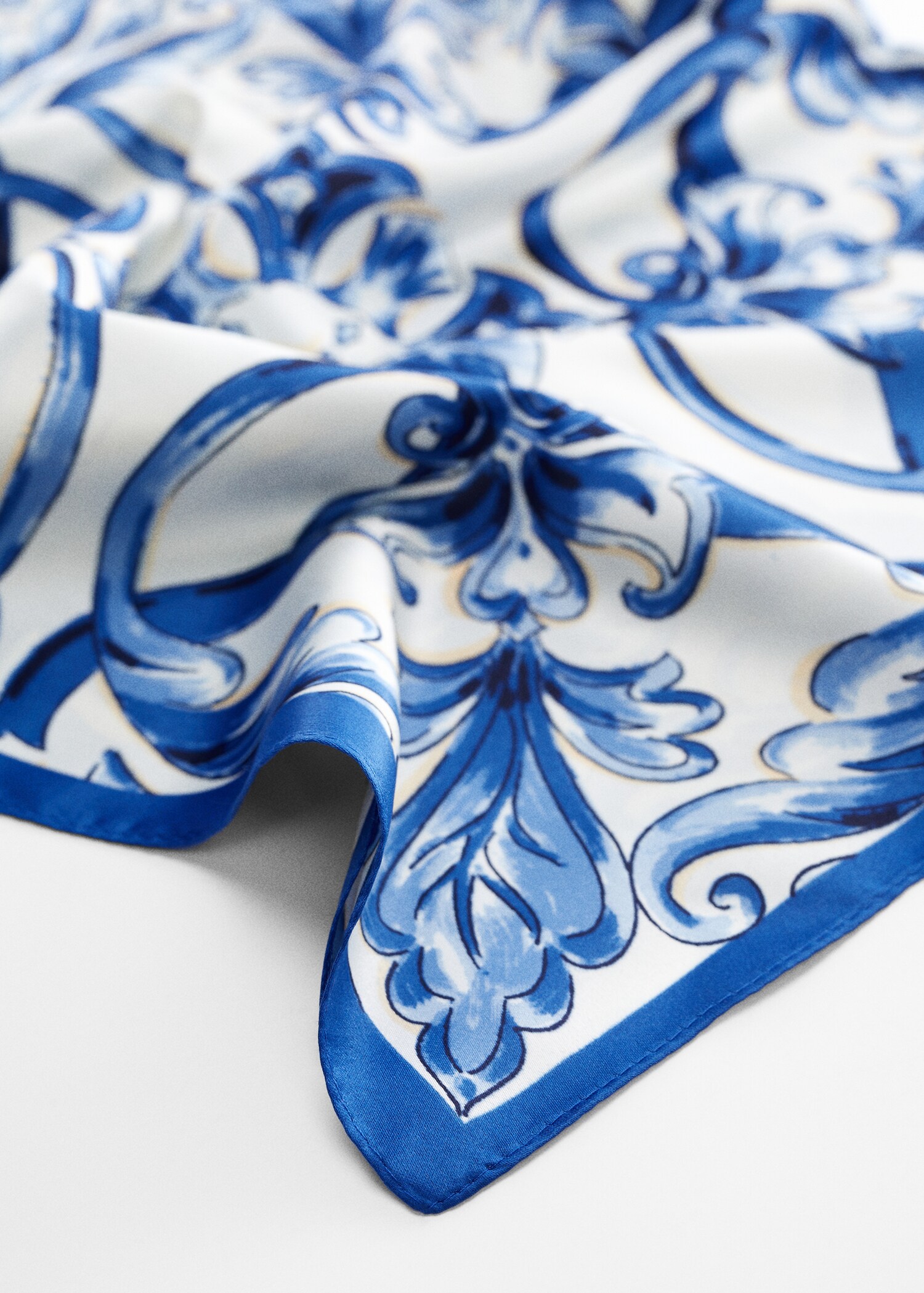 Printed satin scarf - Details of the article 1
