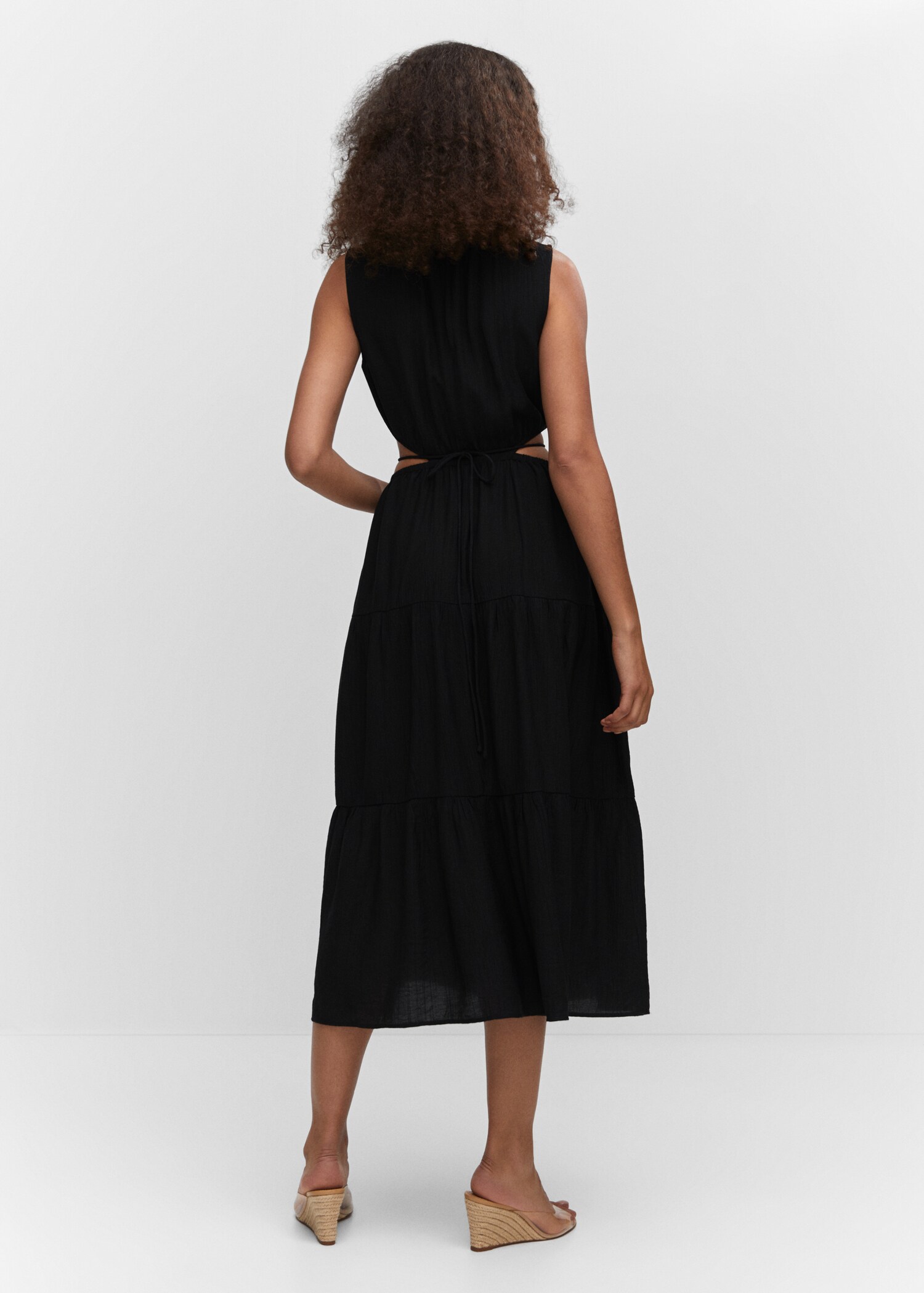 Vestido vuelo aberturas - Reverso del artículo