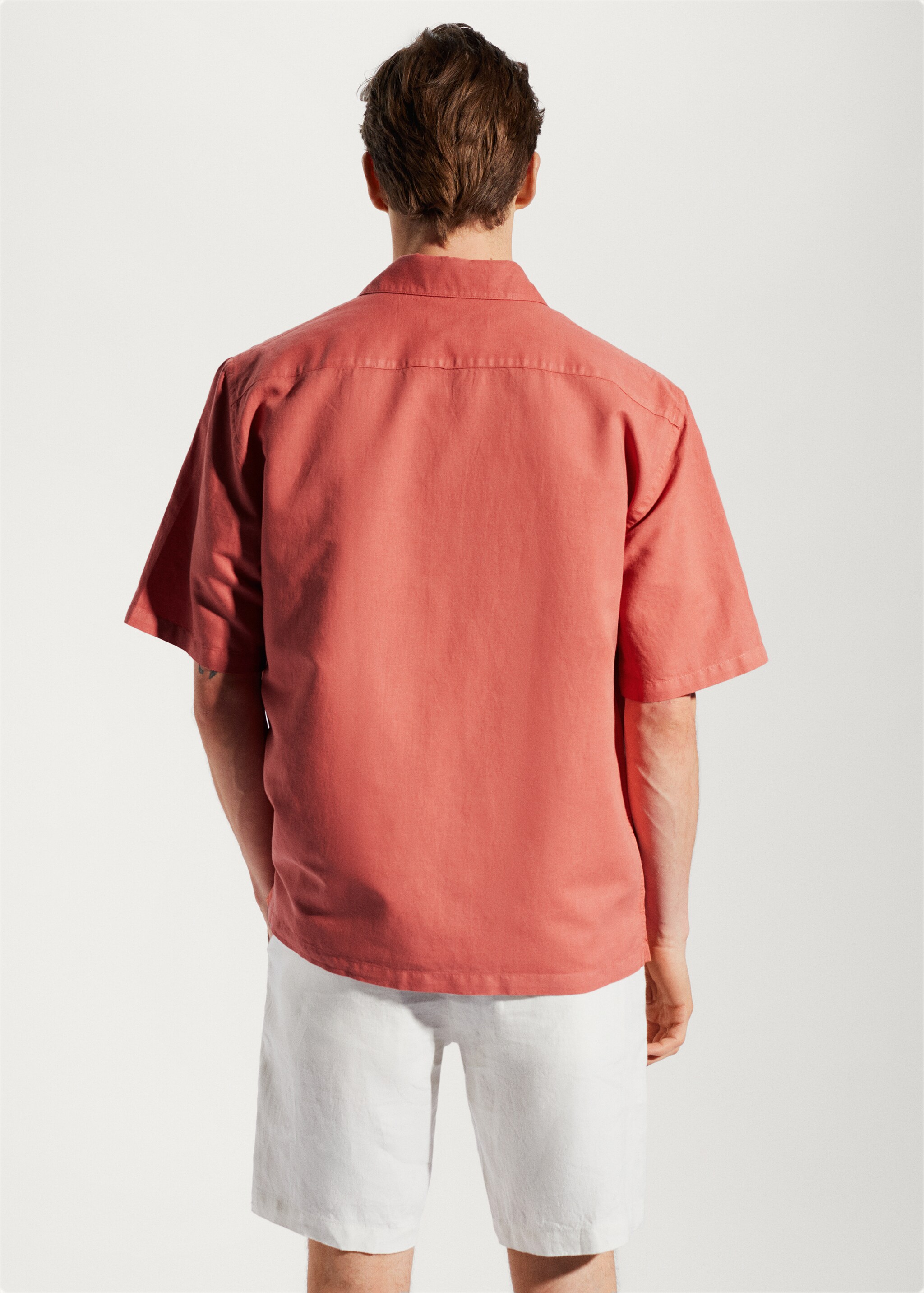 Baumwoll-Leinenhemd mit Bowling-Kragen - Rückseite des Artikels