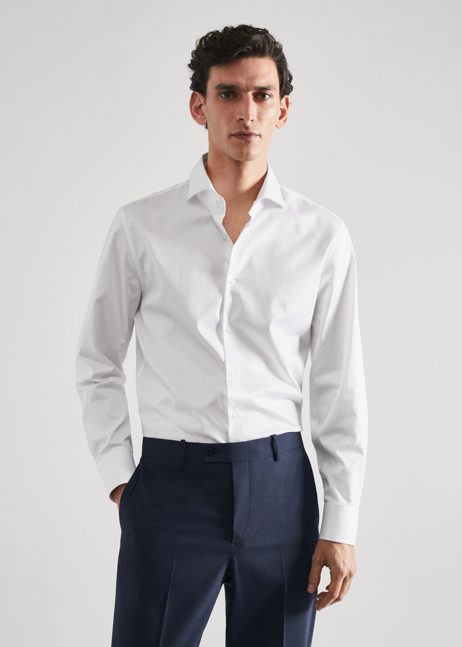 Chemise costume regular-fit tissu twill boutons de manchette - Plan moyen