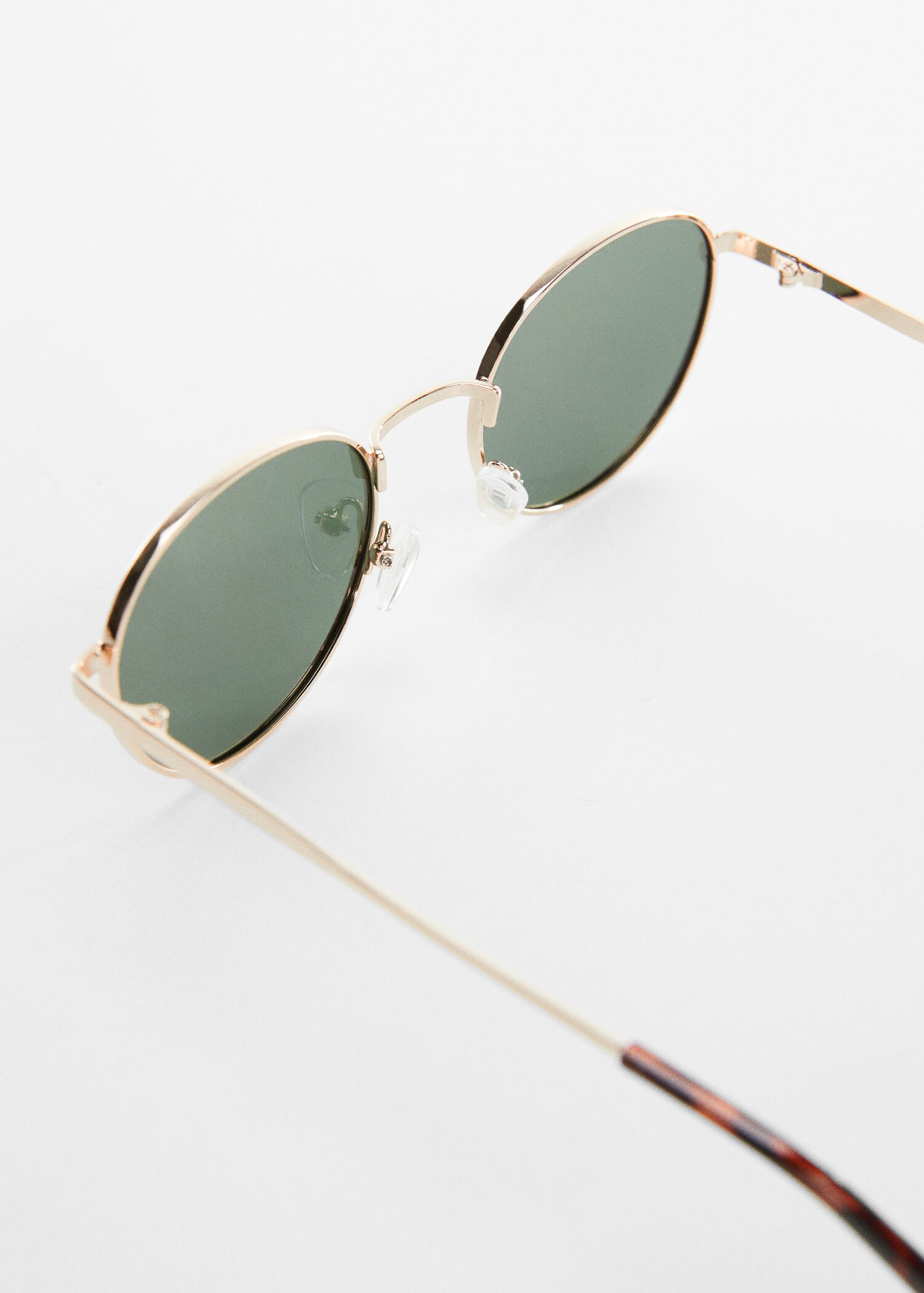 Polarised sunglasses - Деталь изделия 1