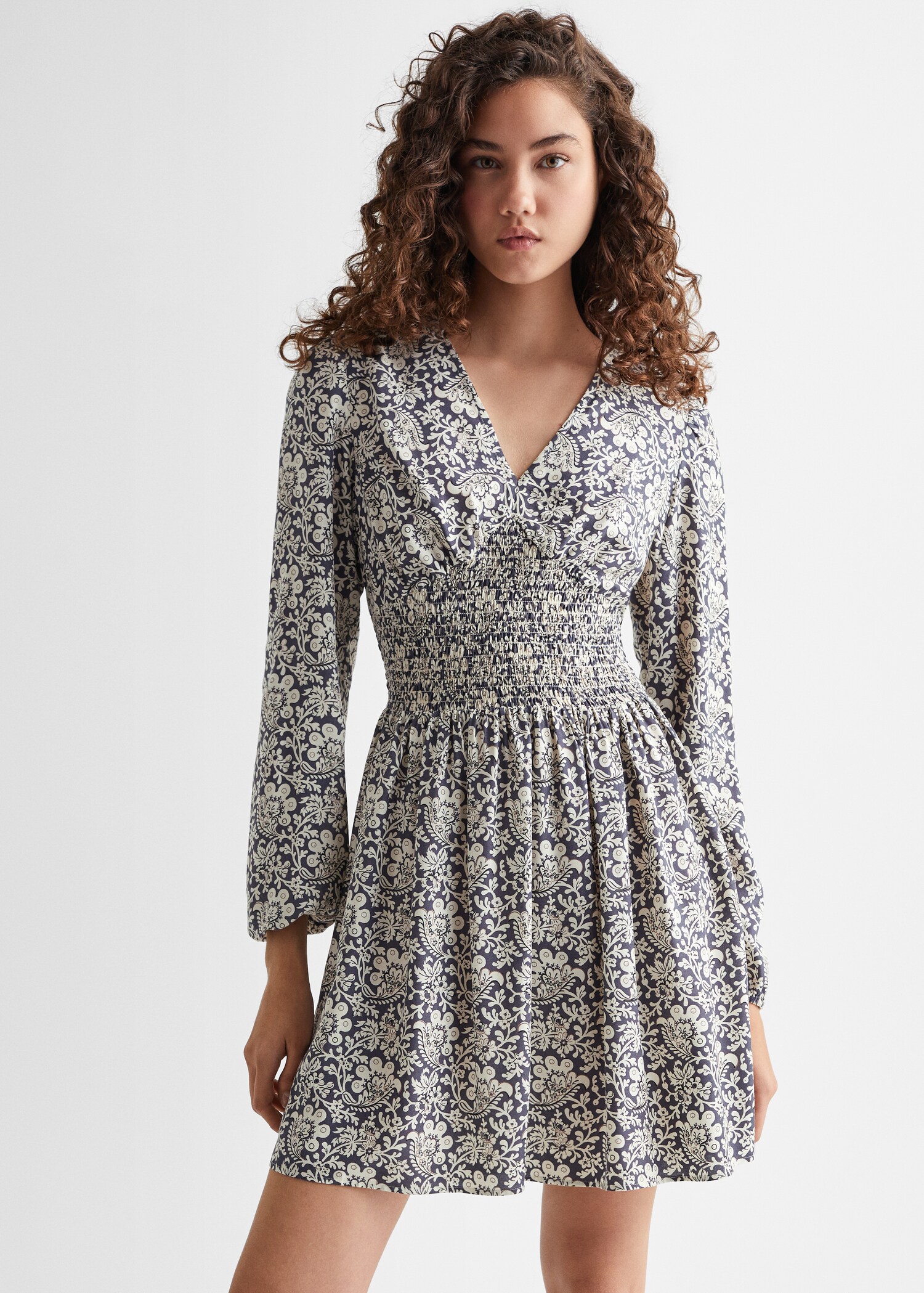 Vestido fruncido estampado - Plano medio