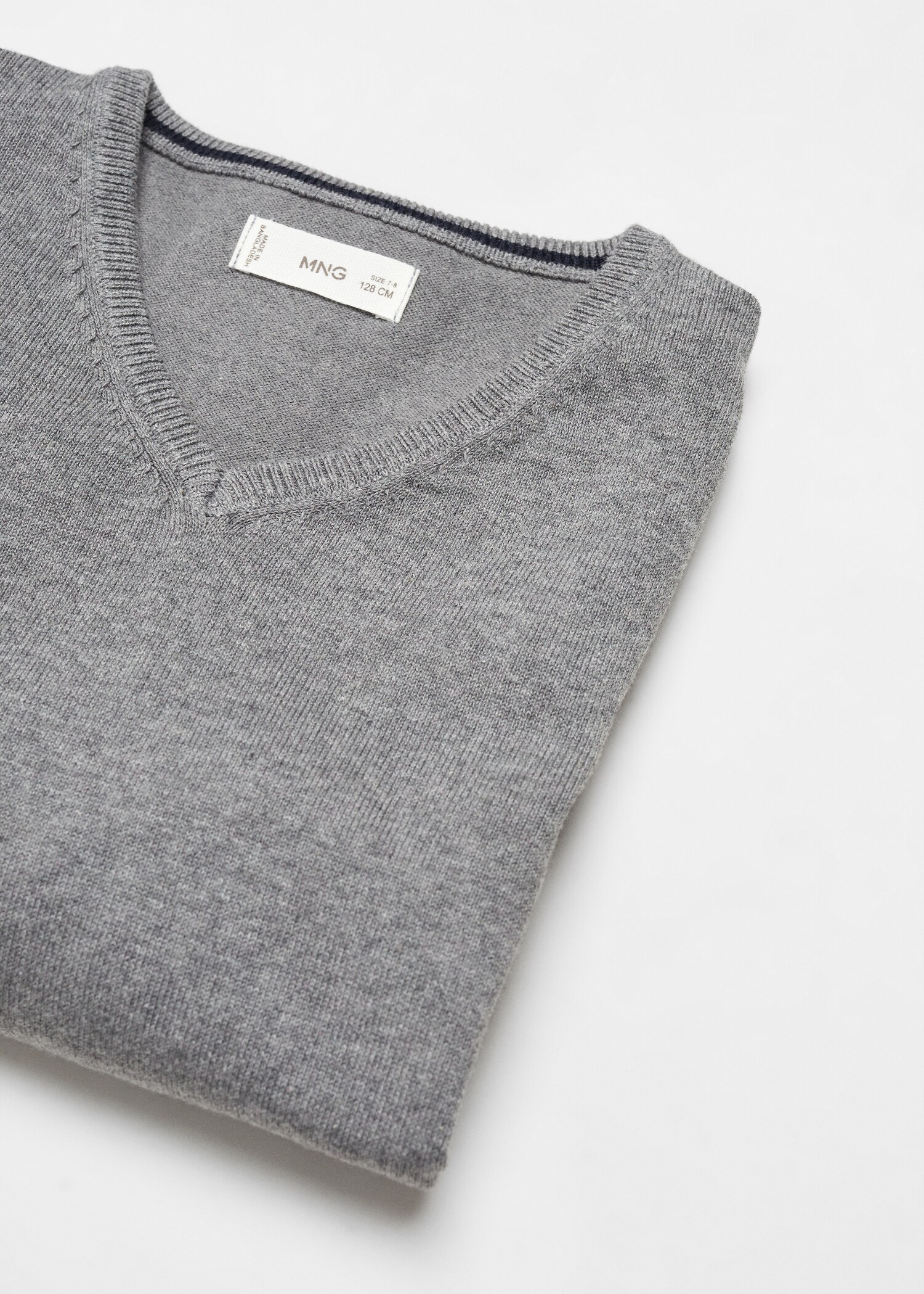 V-neck sweater - Details of the article 8