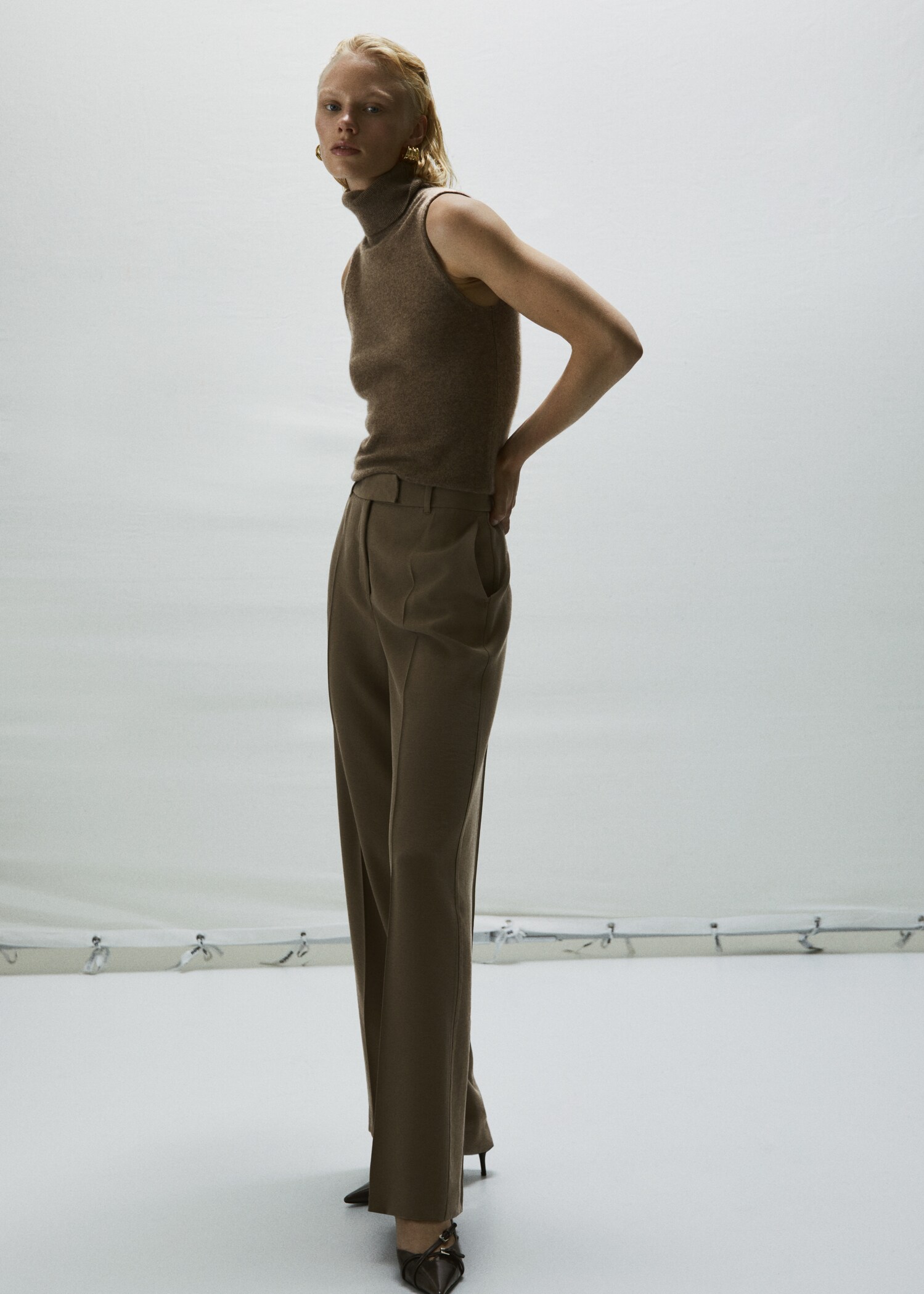 Low-waist wideleg pants - Details of the article 7