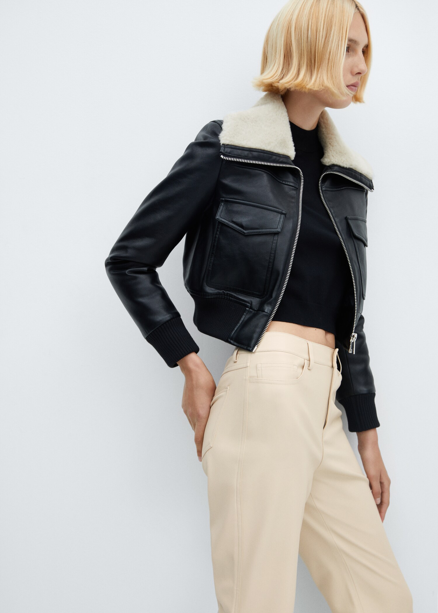 Leather-effect straight trousers - Details of the article 2