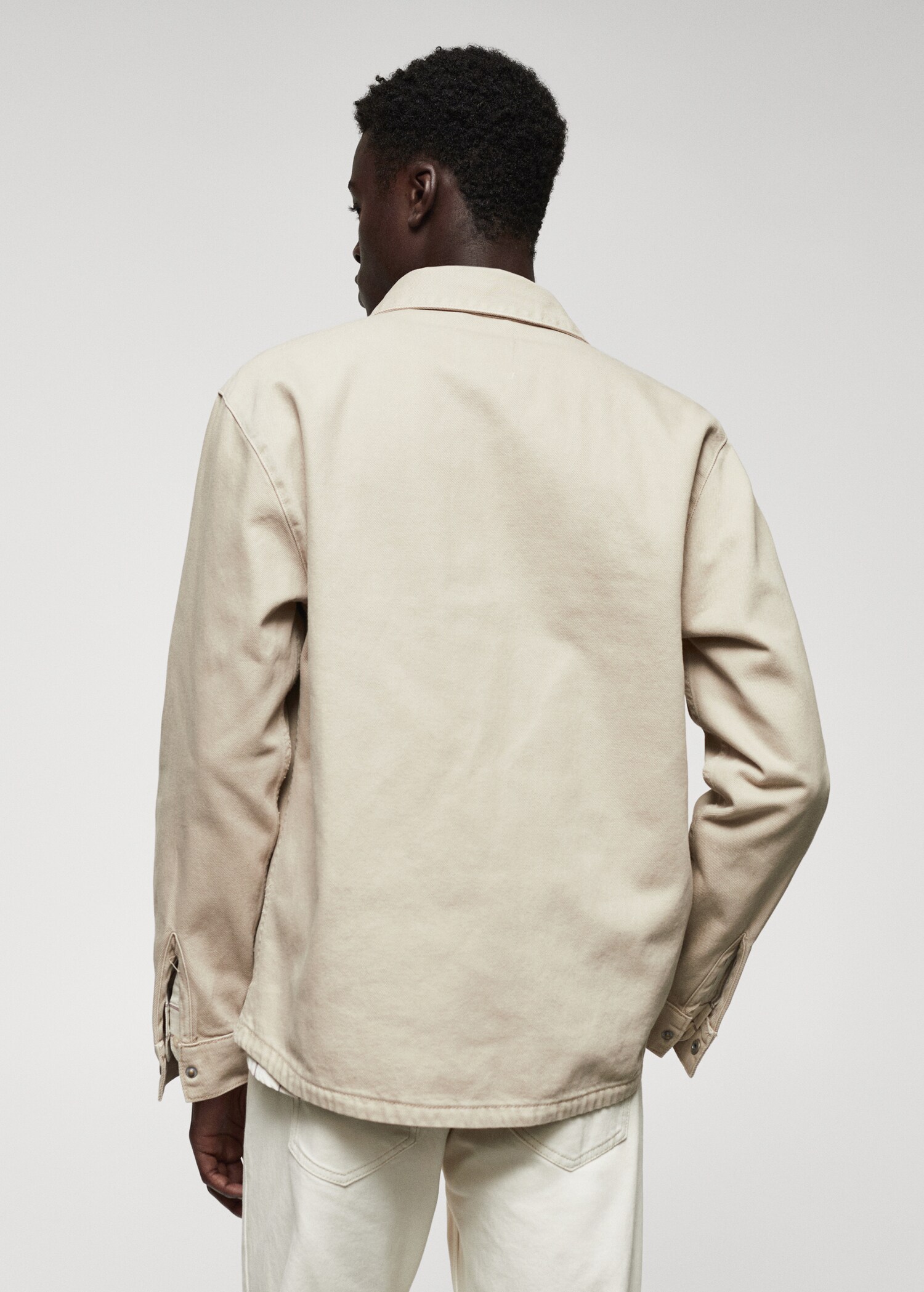 Sobrecamisa vaquera bolsillos - Reverso del artículo