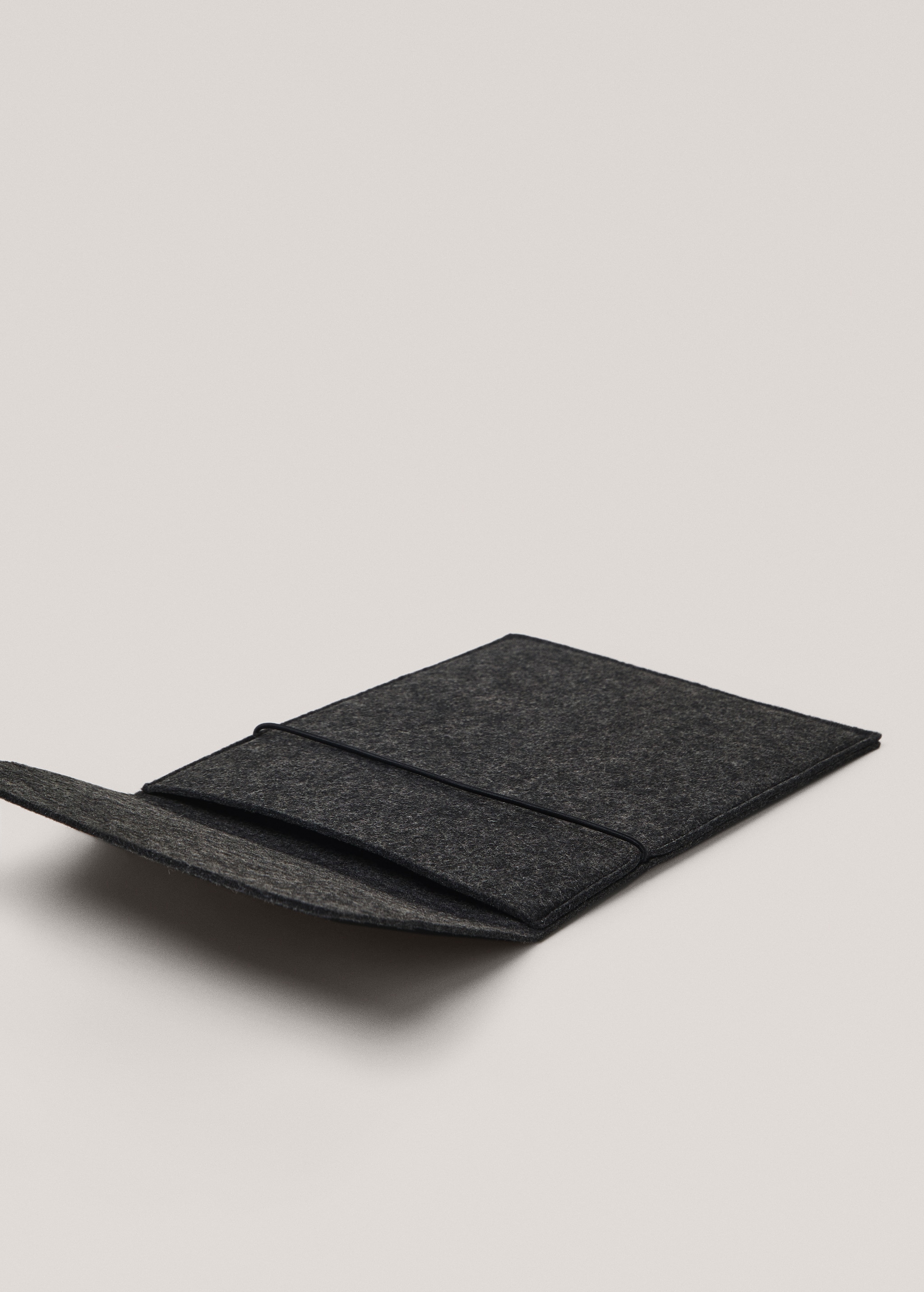 Felt tablet and document case - Details of the article 4