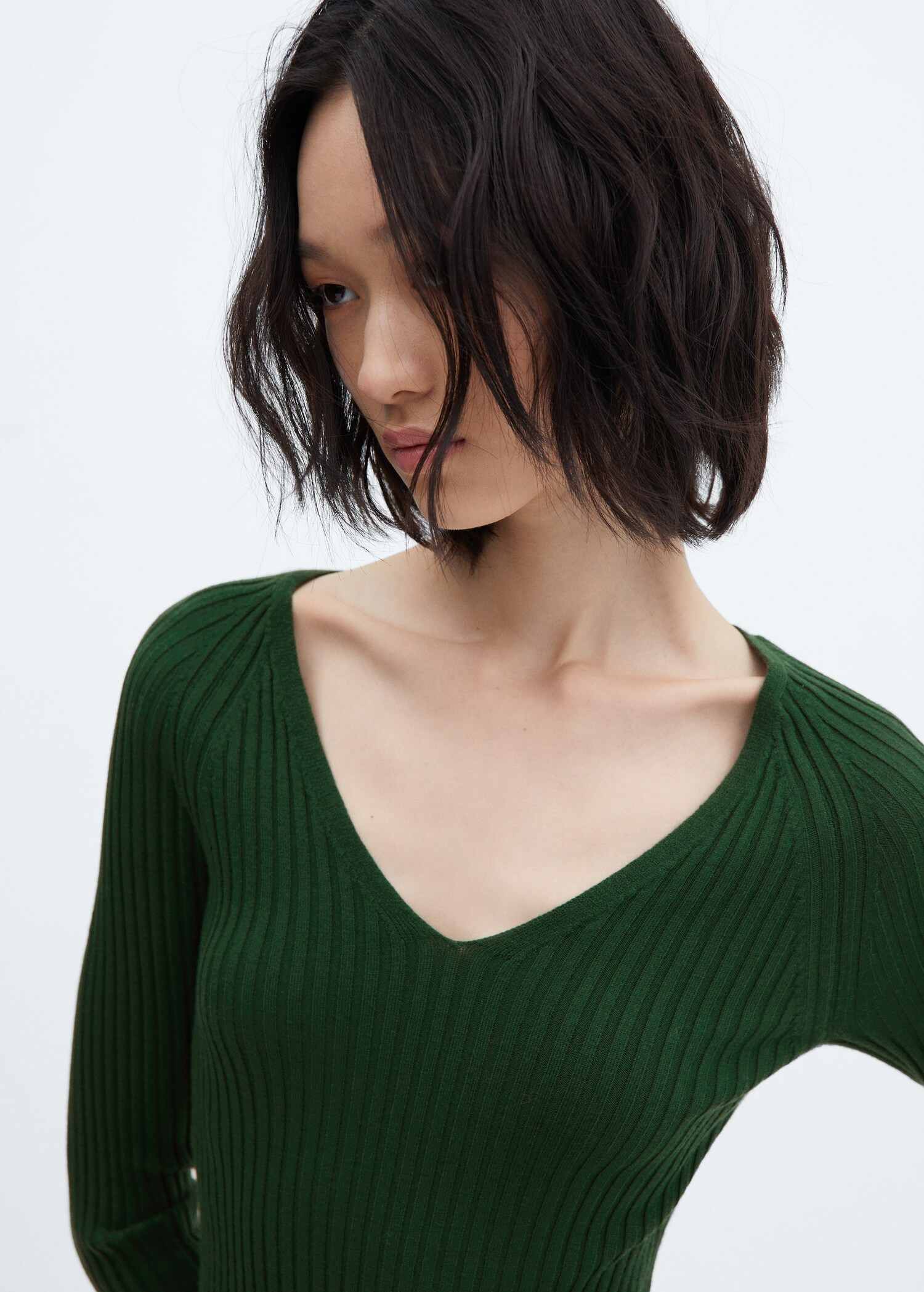 Ribbed V-neck dress - Details of the article 1