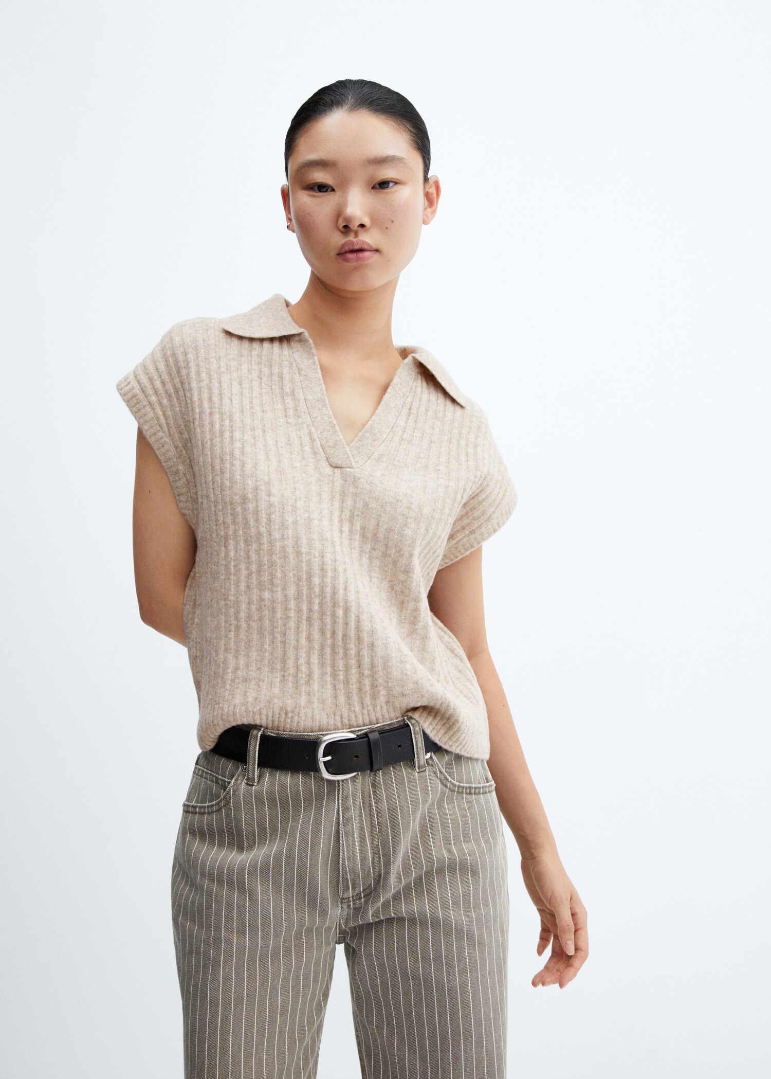 Knitted polo-neck gilet - Medium plane
