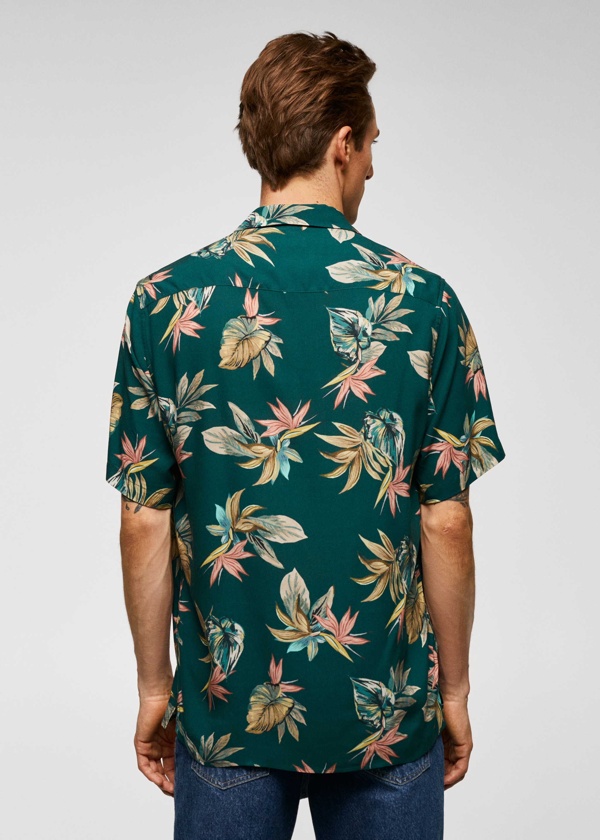 Camisa regular fit estampado hawaiano - Reverso del artículo