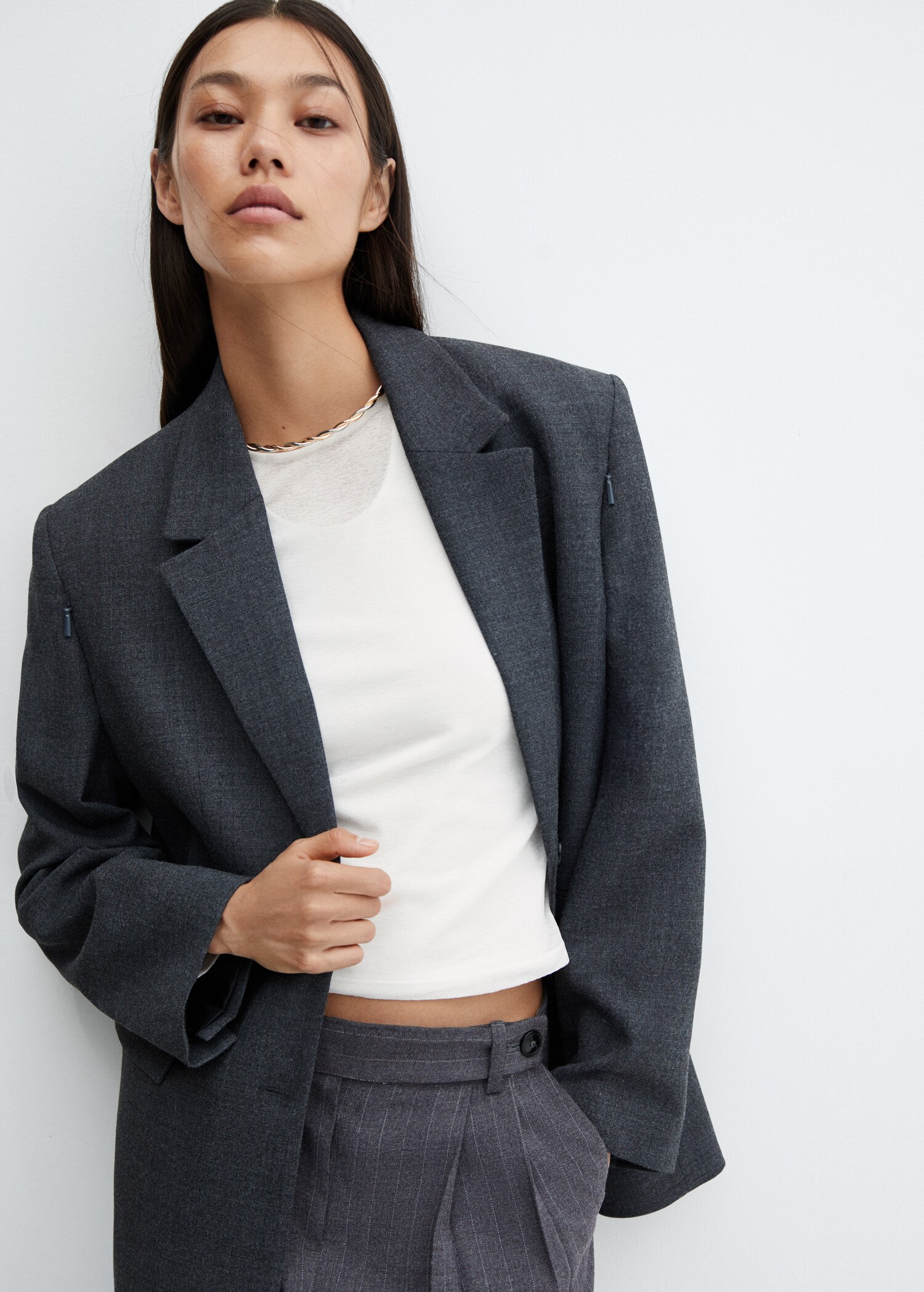 Contrasting cotton-blend T-shirt - Details of the article 2